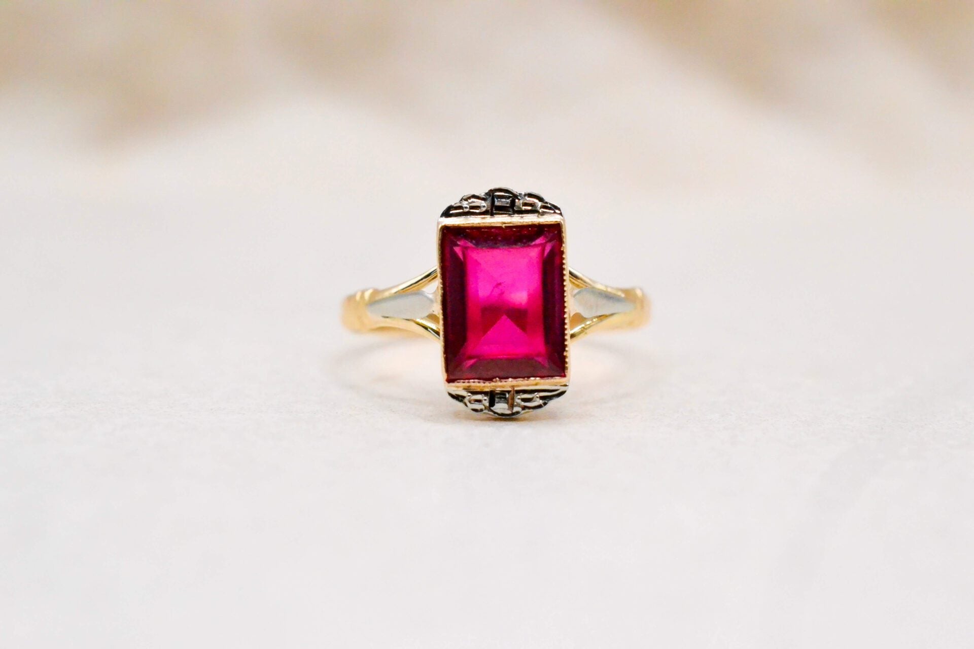 Bague Art Déco Pierre rouge