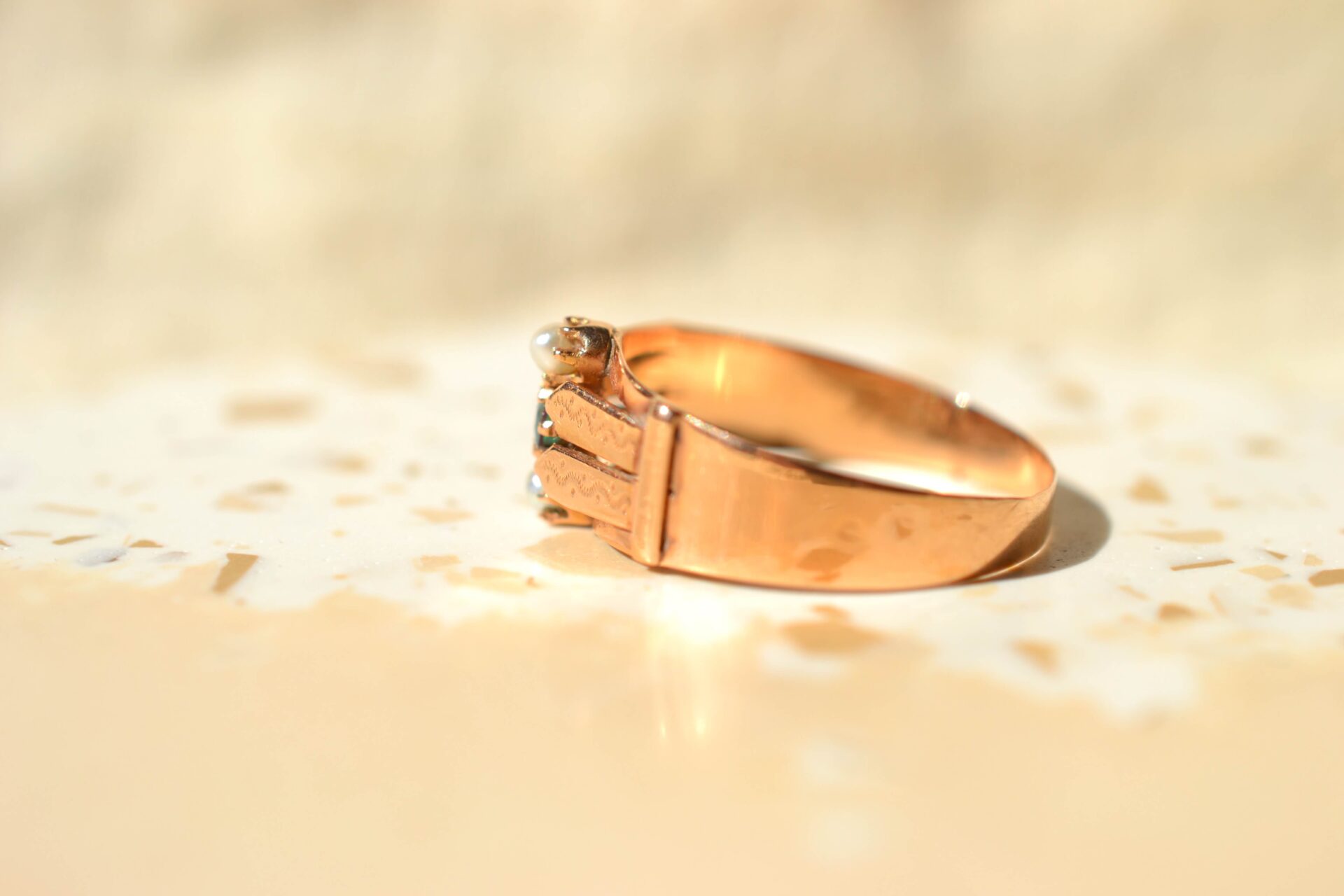 Bague Doublet Grenat-verre et Perles