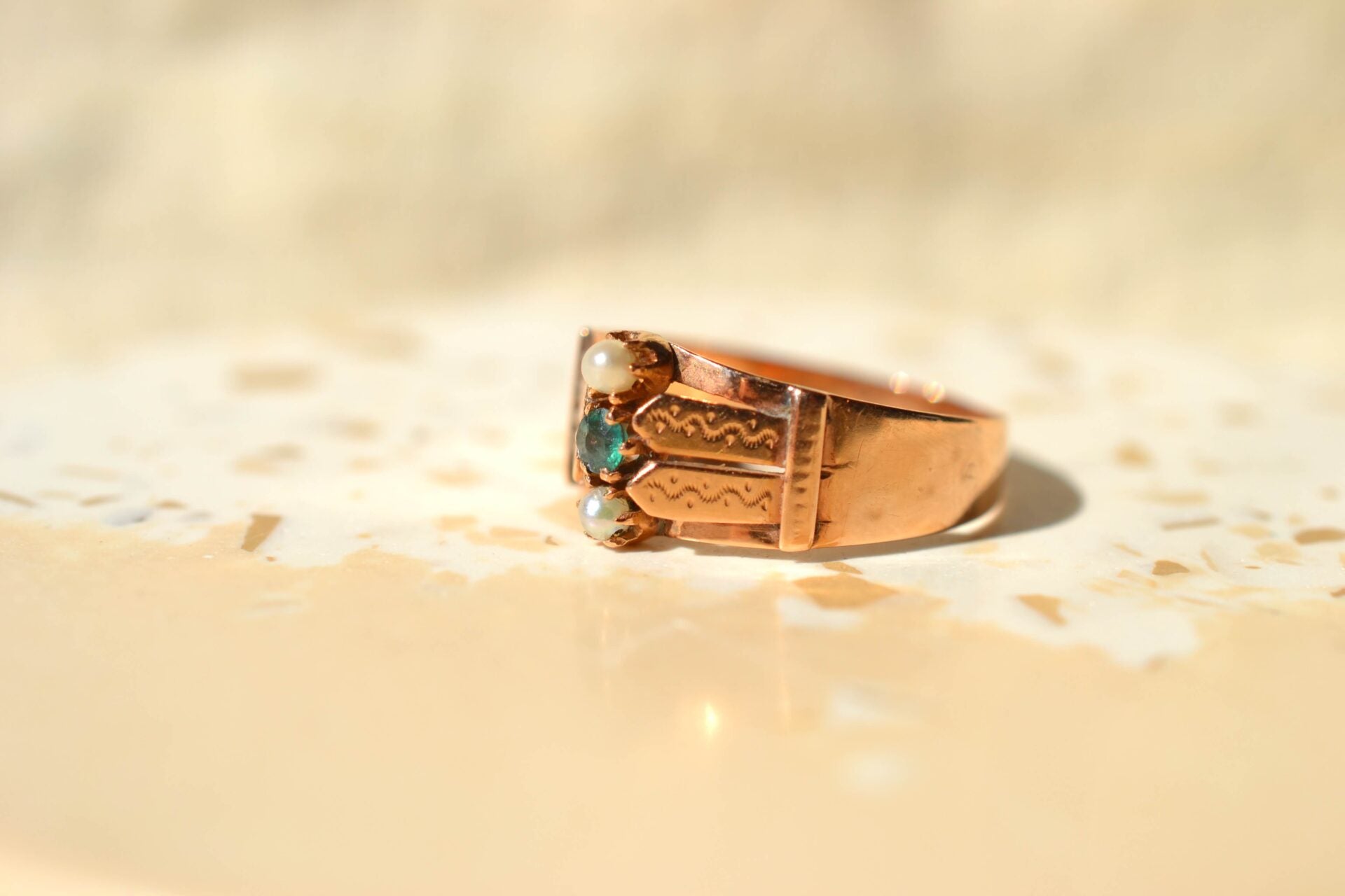 Bague Doublet Grenat-verre et Perles
