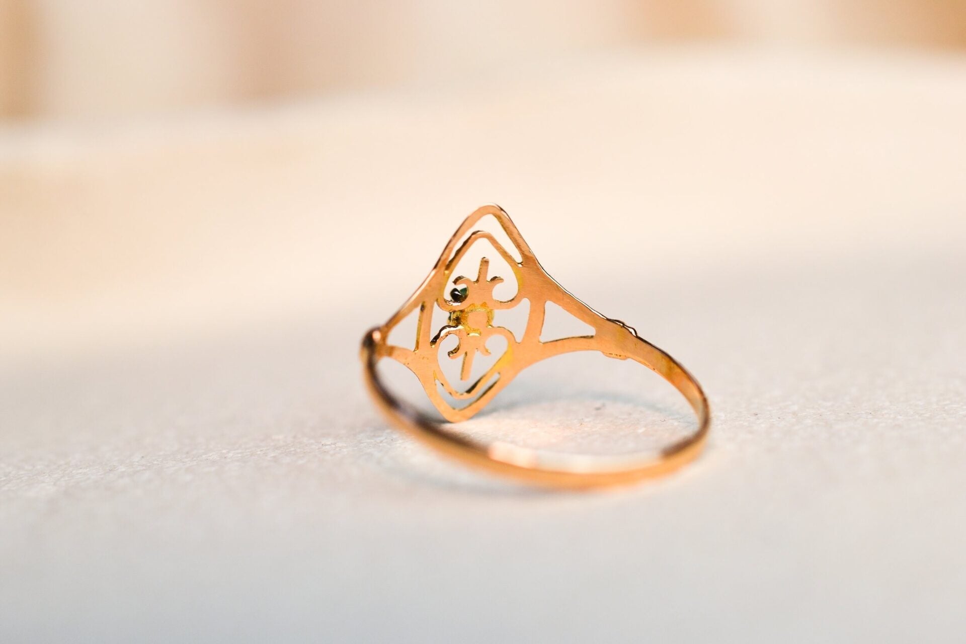 Bague navette ajourée Emeraude