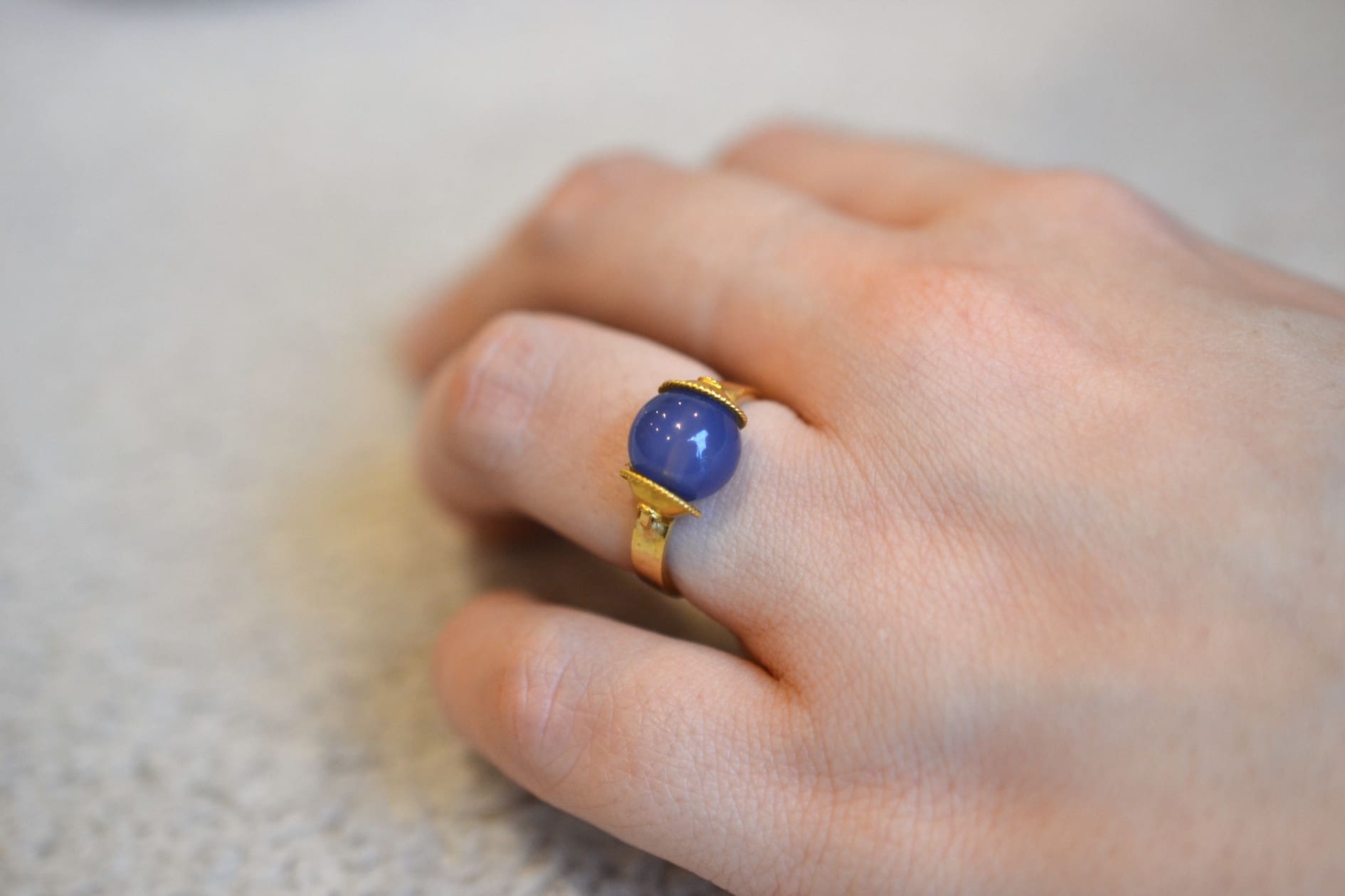 Bague boule de Calcédoine bleue