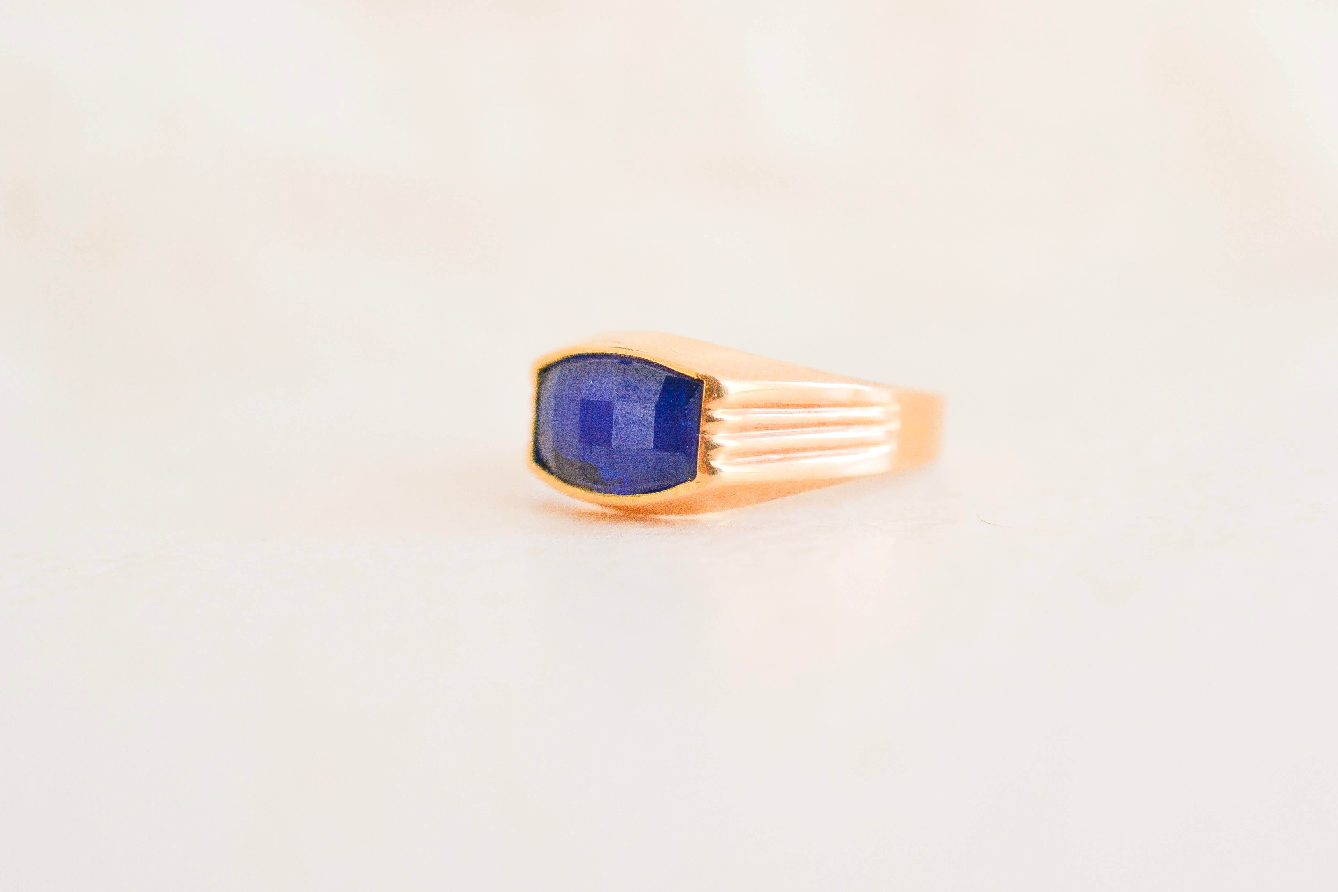 Bague Chevalière pierre bleue facetteé