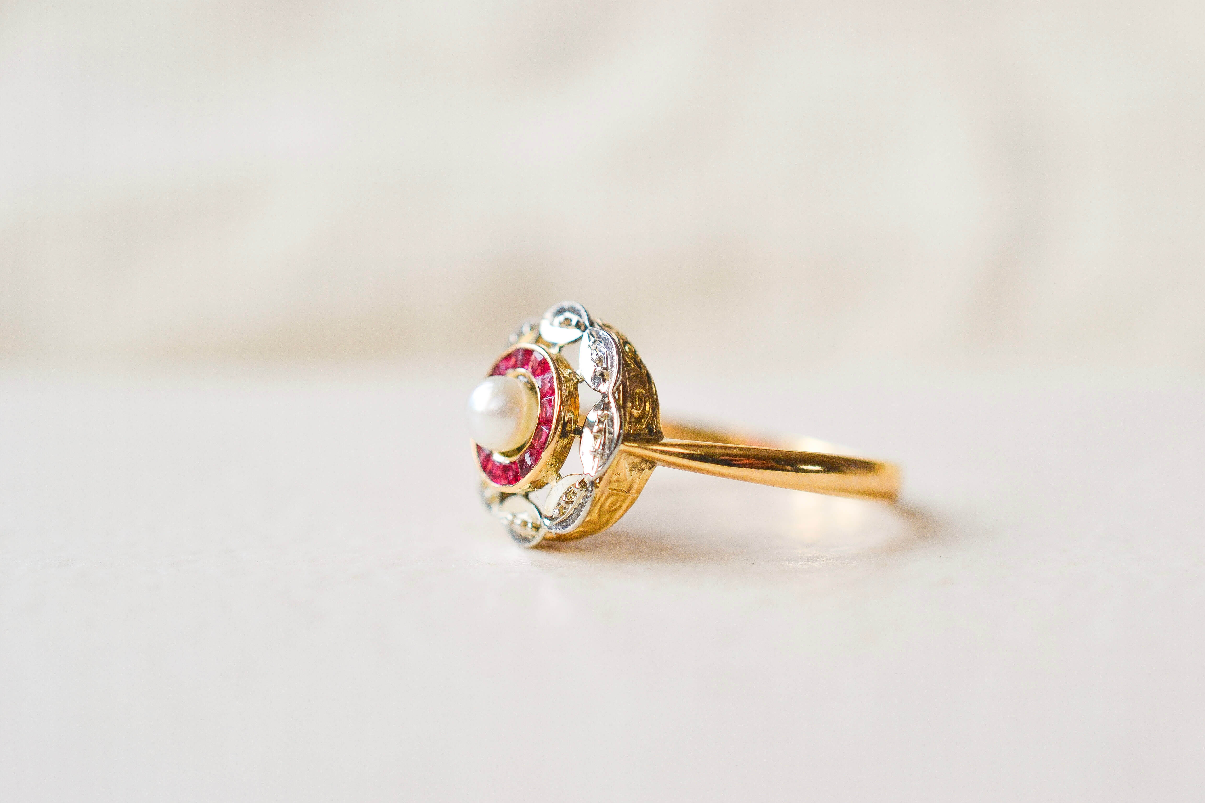 Bague circulaire 2 Ors Rubis et Perle