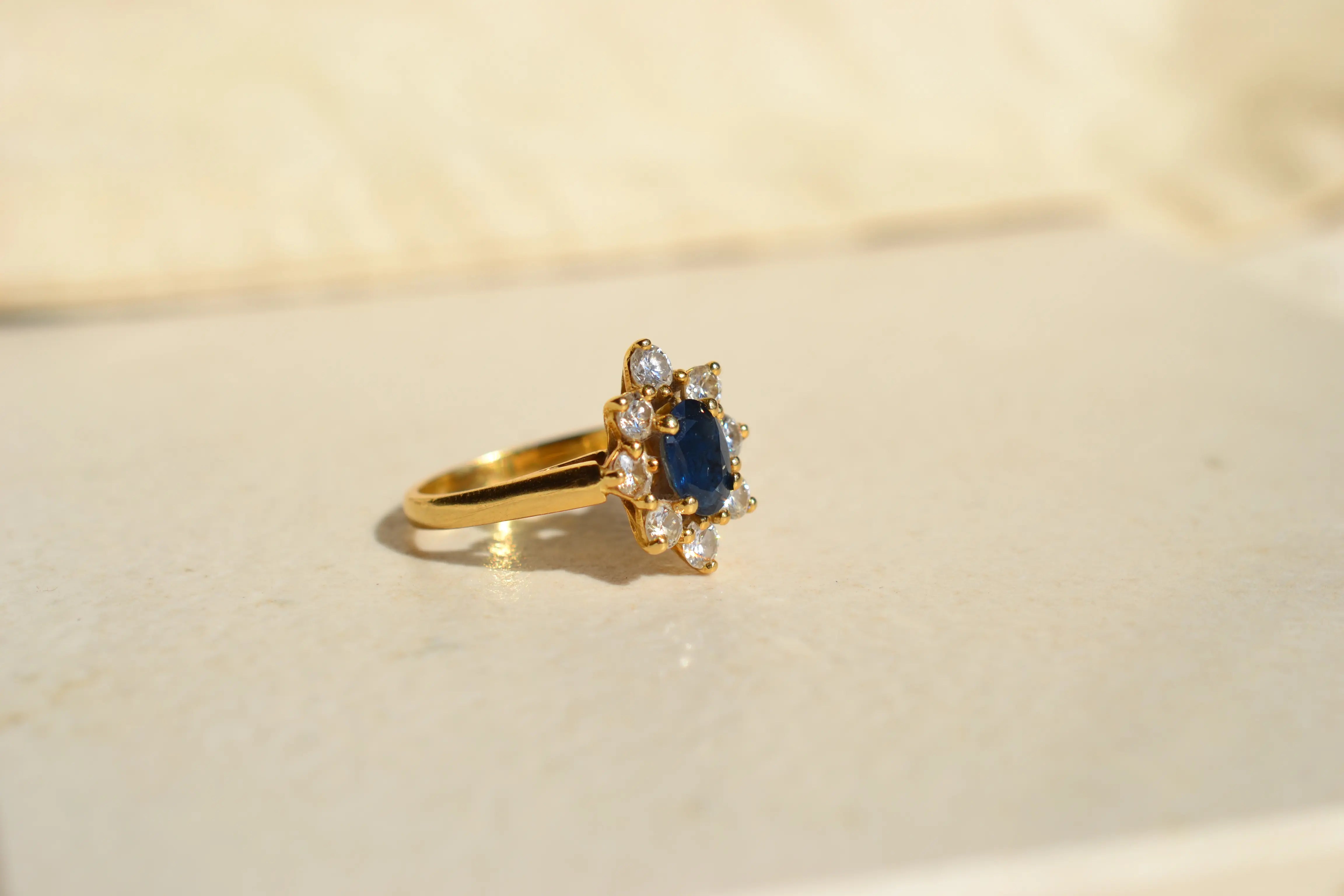 Bague Marguerite Saphir oval et Diamants