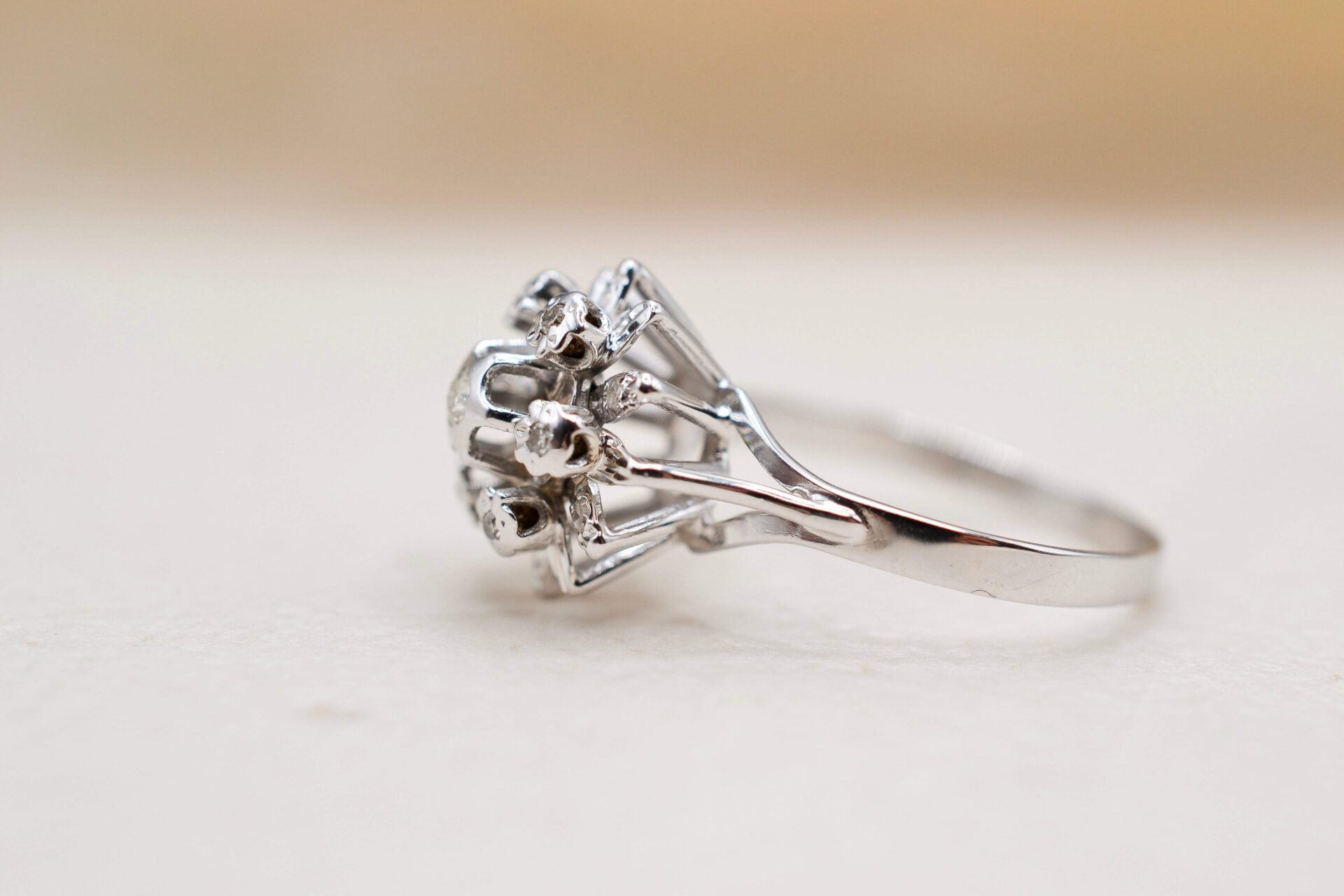 Bague florale Or blanc Diamants