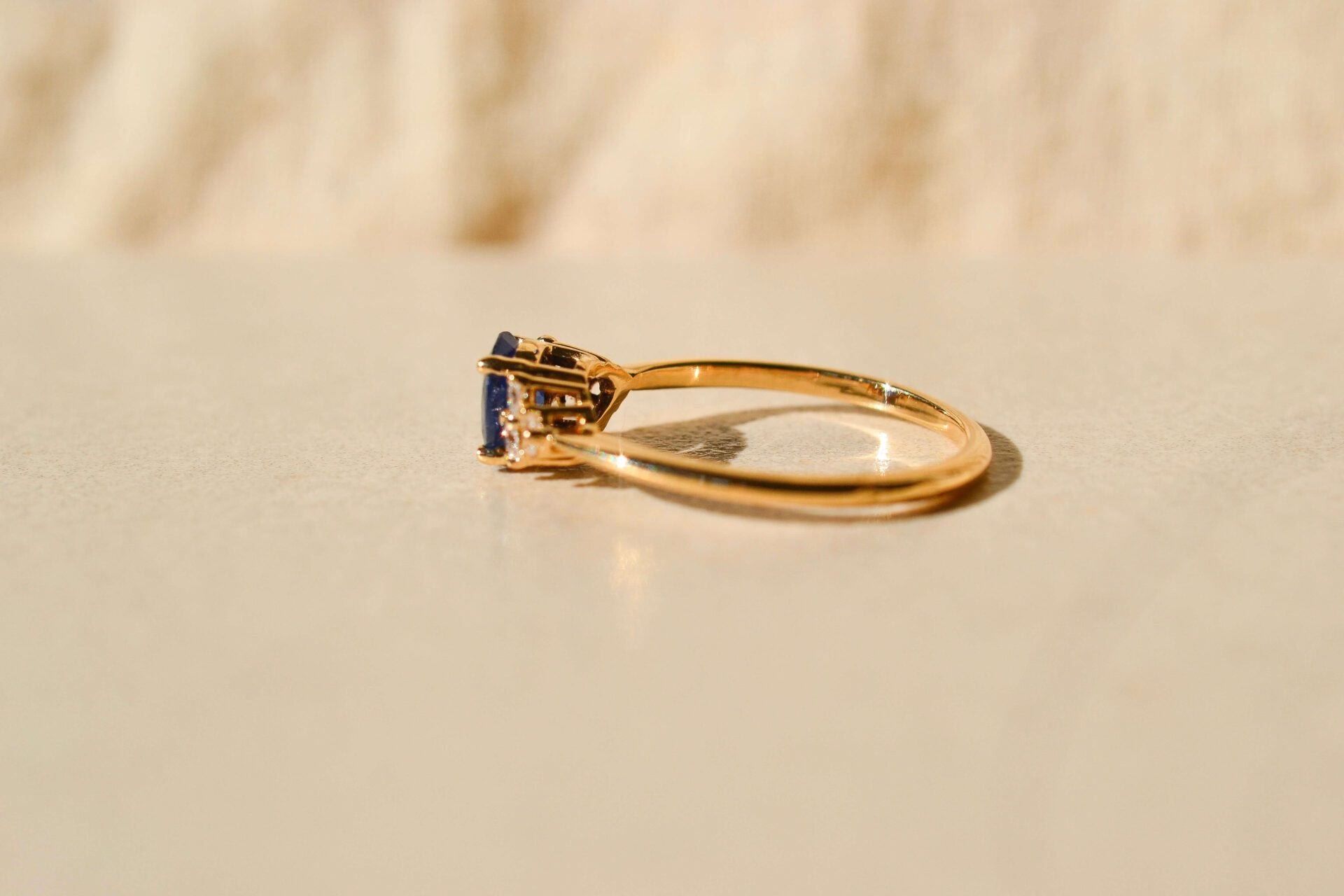 Bague Saphir et trios de Diamants