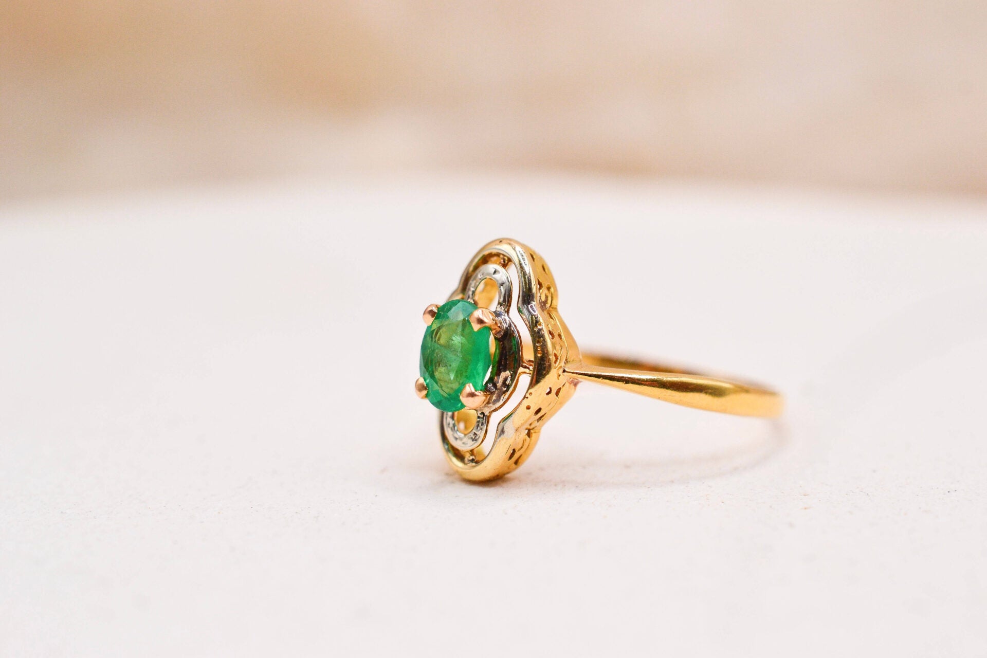 Bague Emeraude polylobée