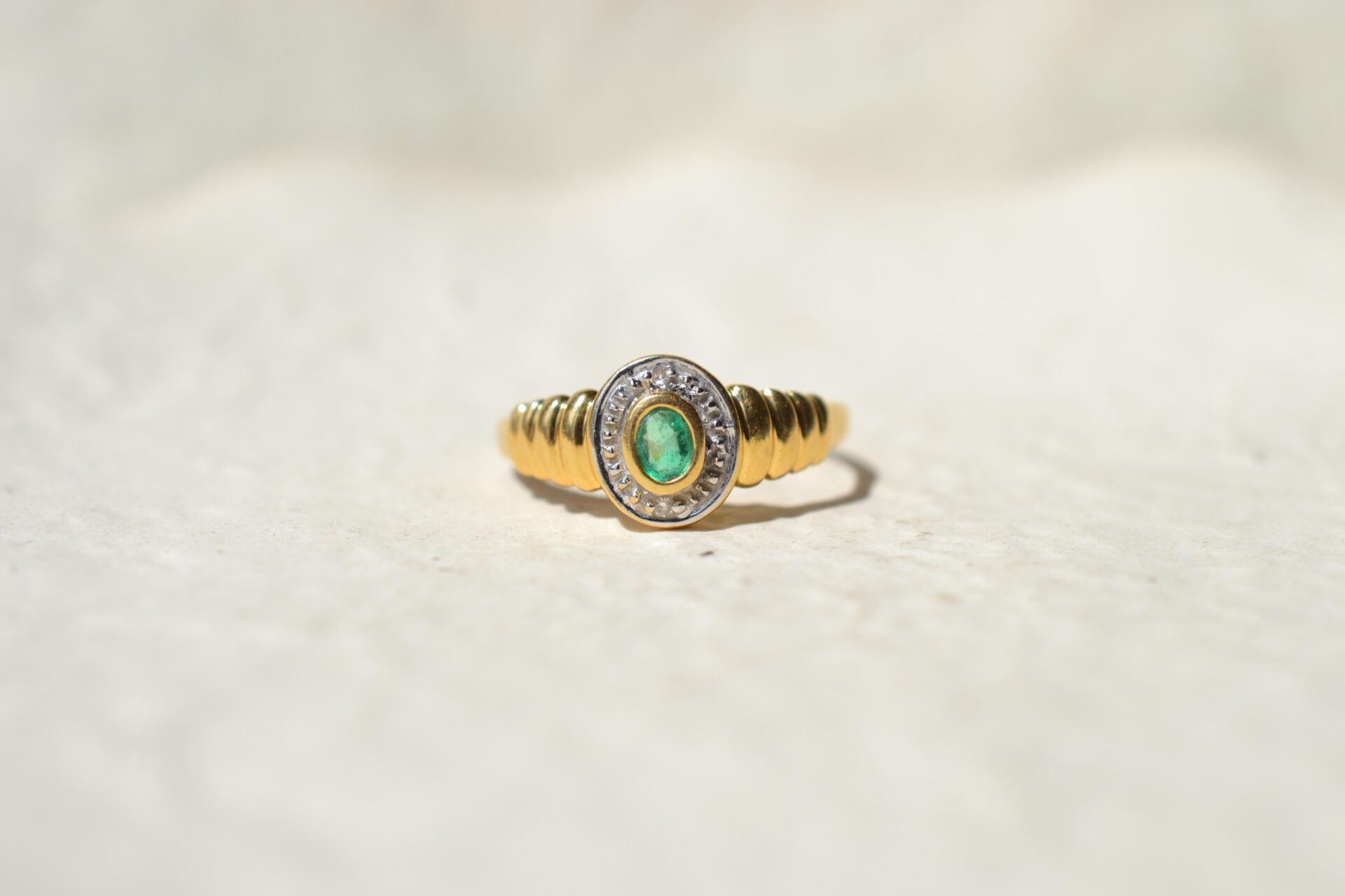 Bague ovale Émeraude Diamants