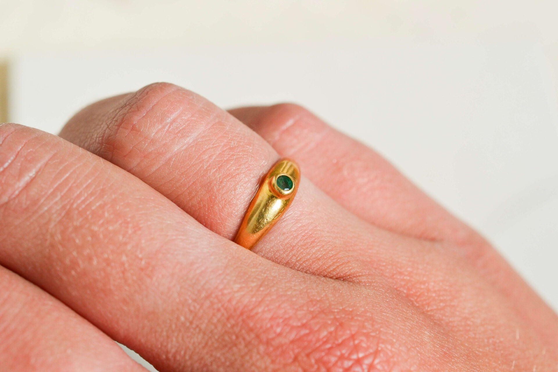 Bague demi-jonc Emeraude