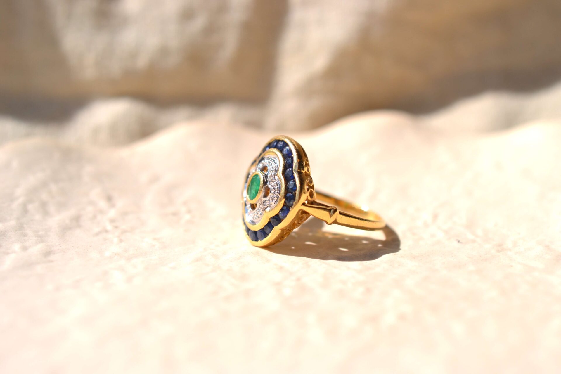 Bague quadrilobée Émeraude Saphirs