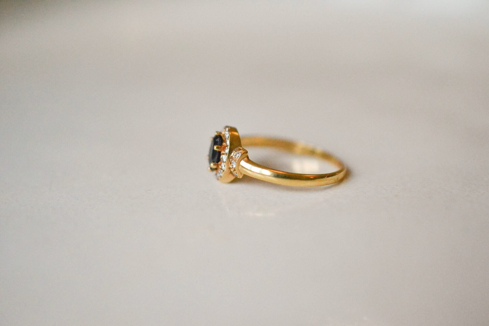 Bague monture ovale Saphir Diamants