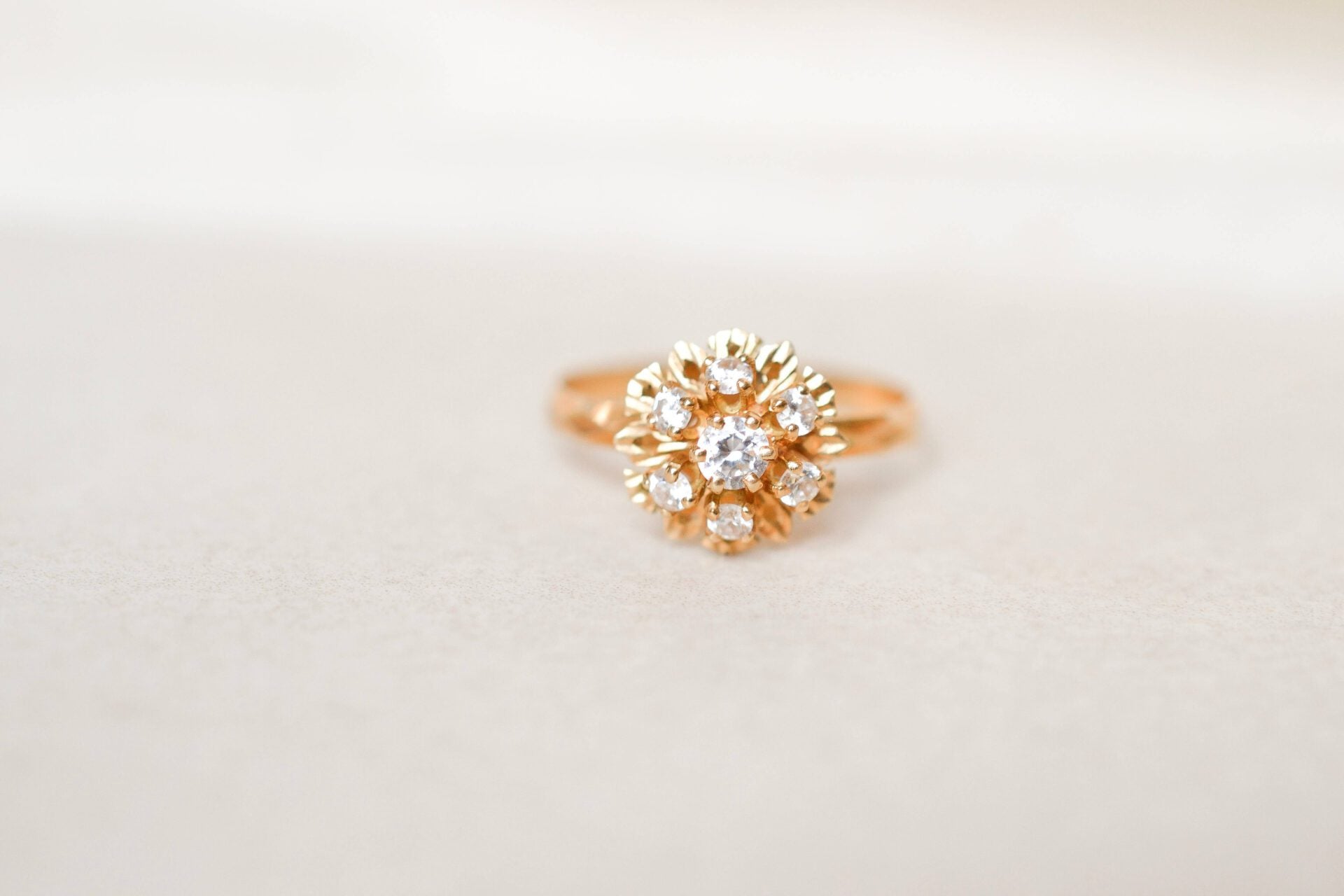 Bague Fleur Vintage 7 pierres blanches