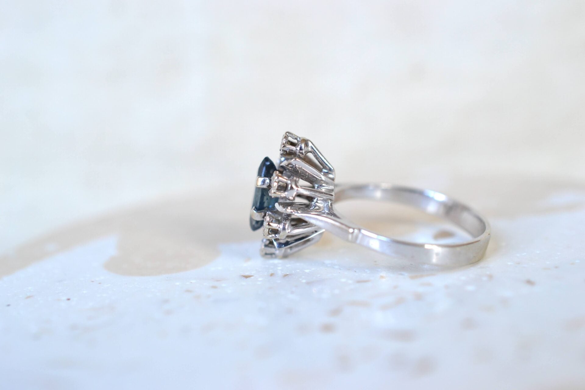 Bague Marguerite Saphir et Moissanites