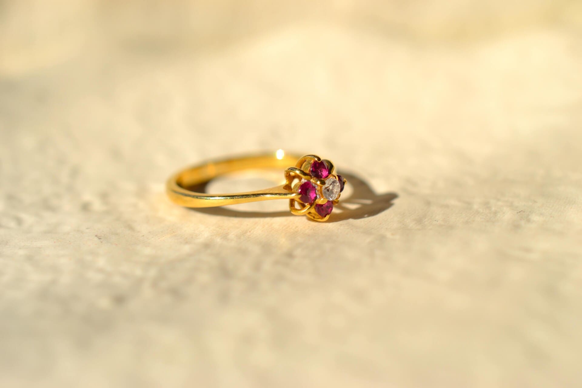 Bague petite fleur Rubis et Diamant