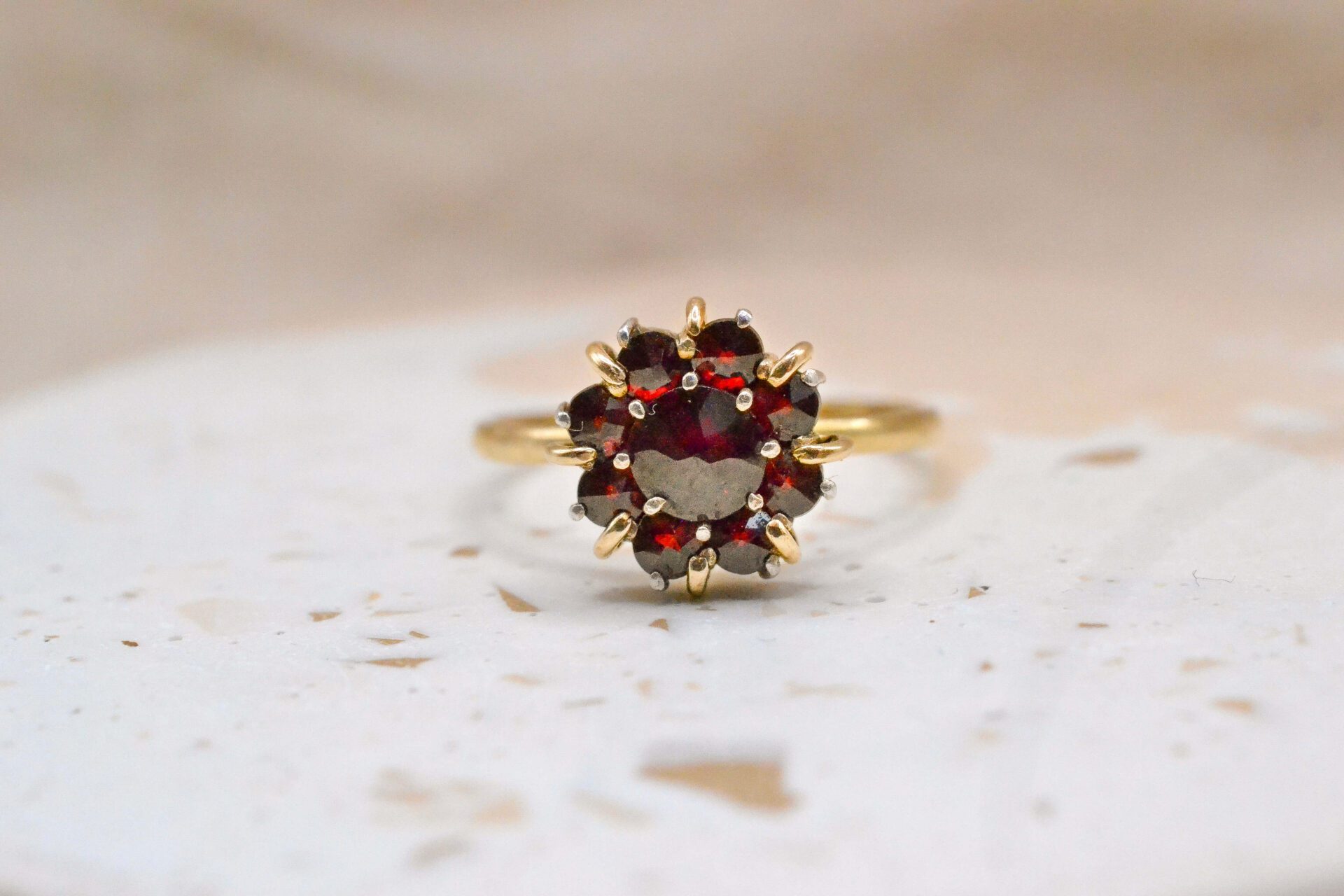 Bague fleur Or jaune Grenat
