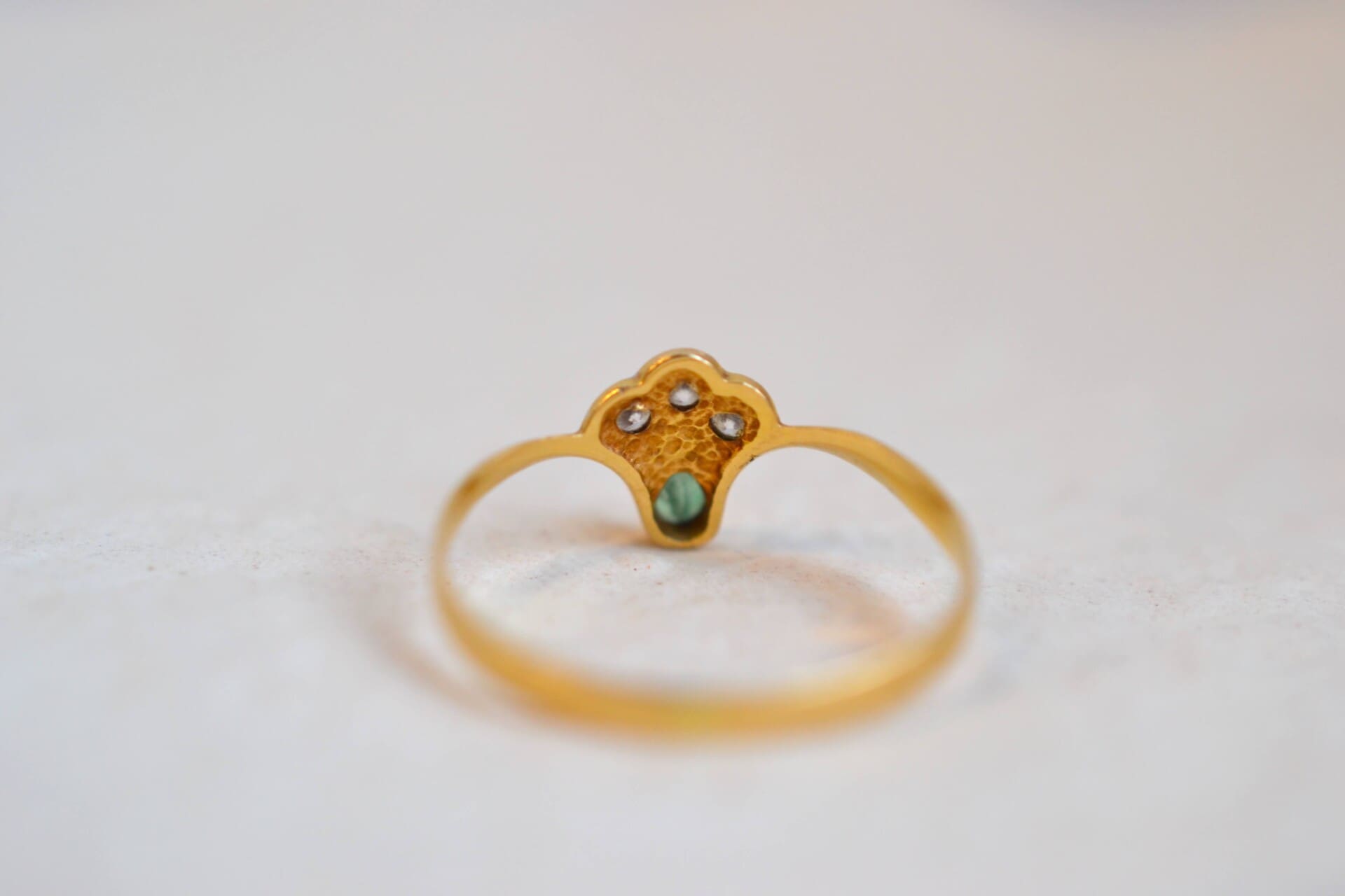 Bague forme paon Émeraude