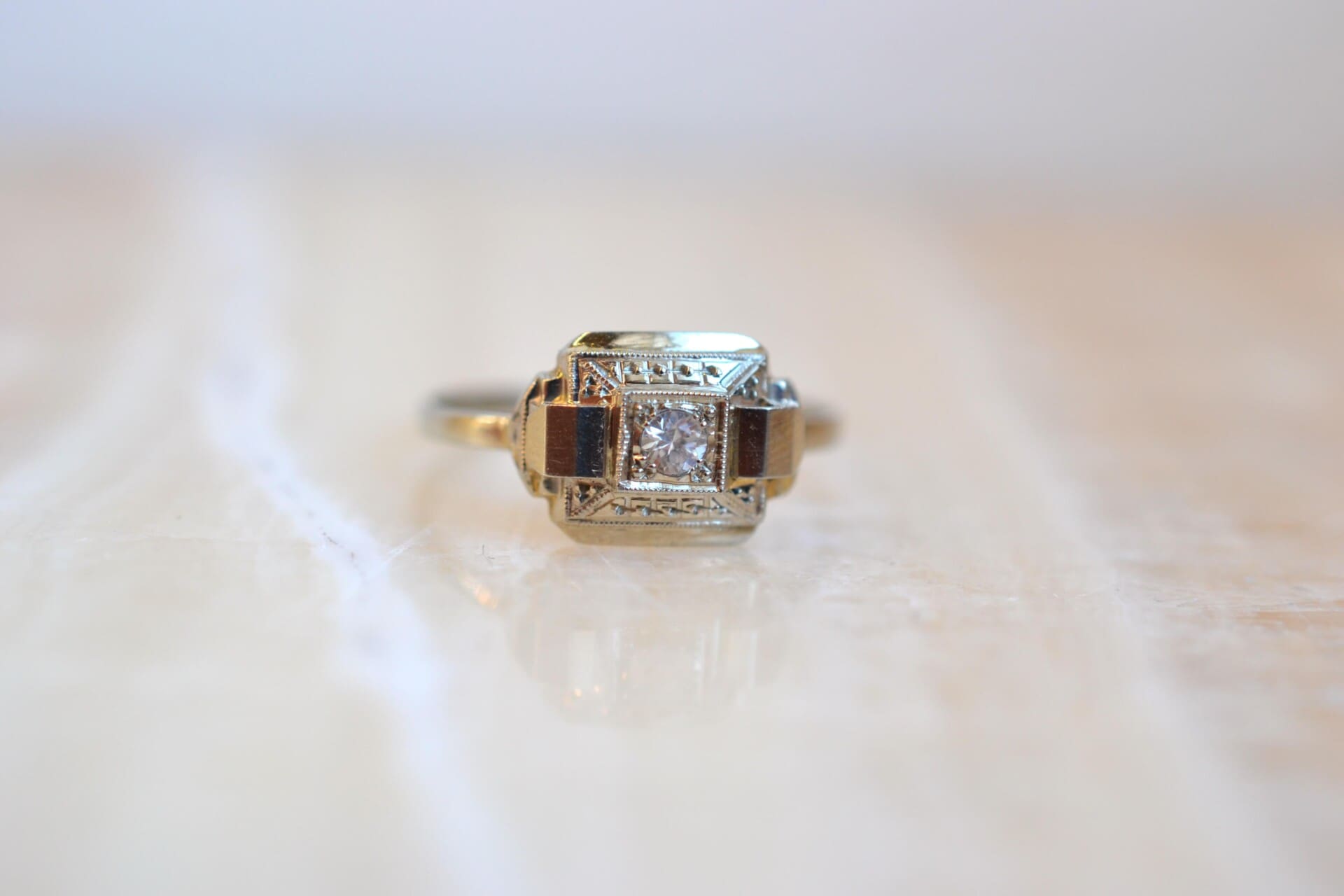 Bague géométrique Art Déco pierre blanche