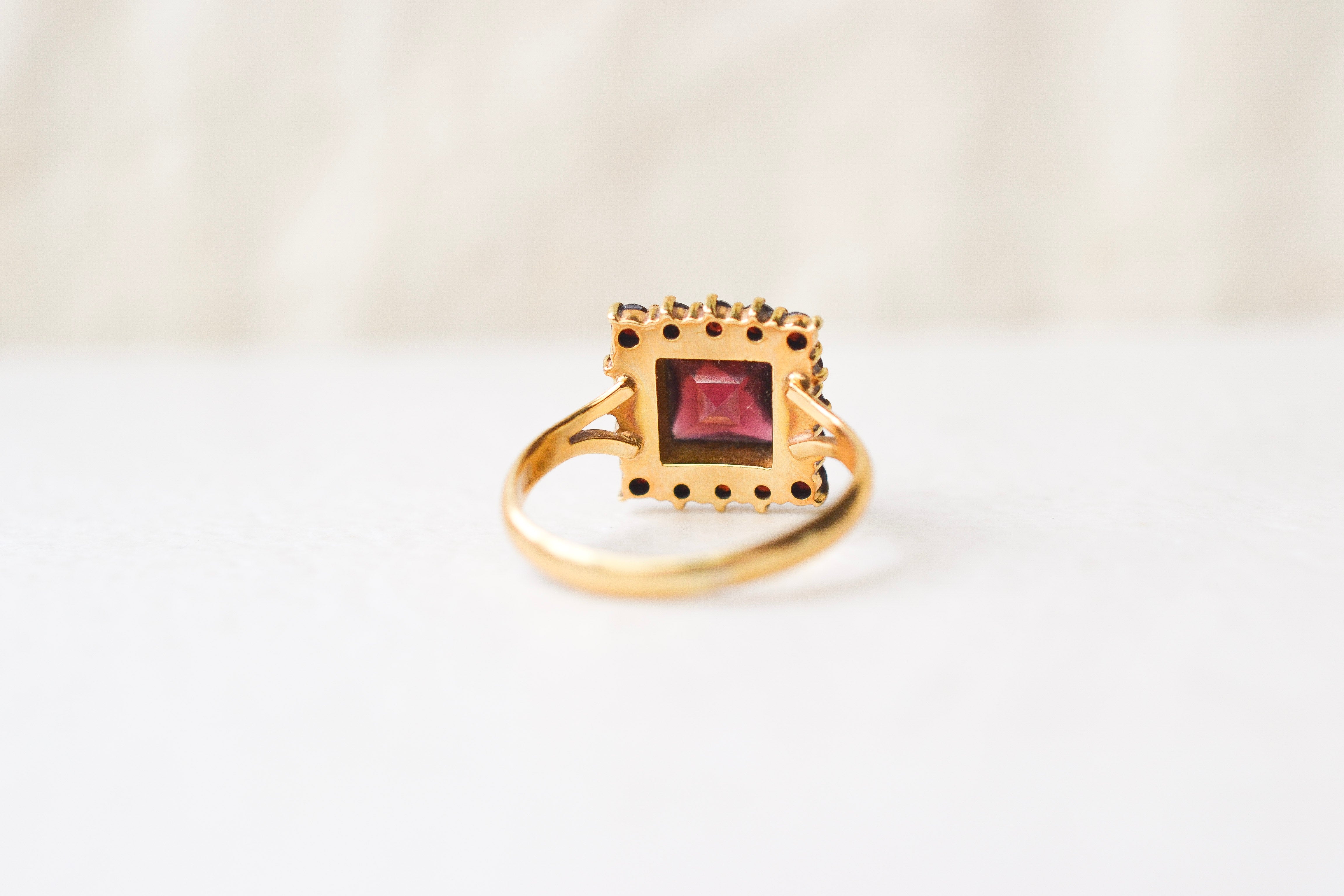 Bague carrée Grenats