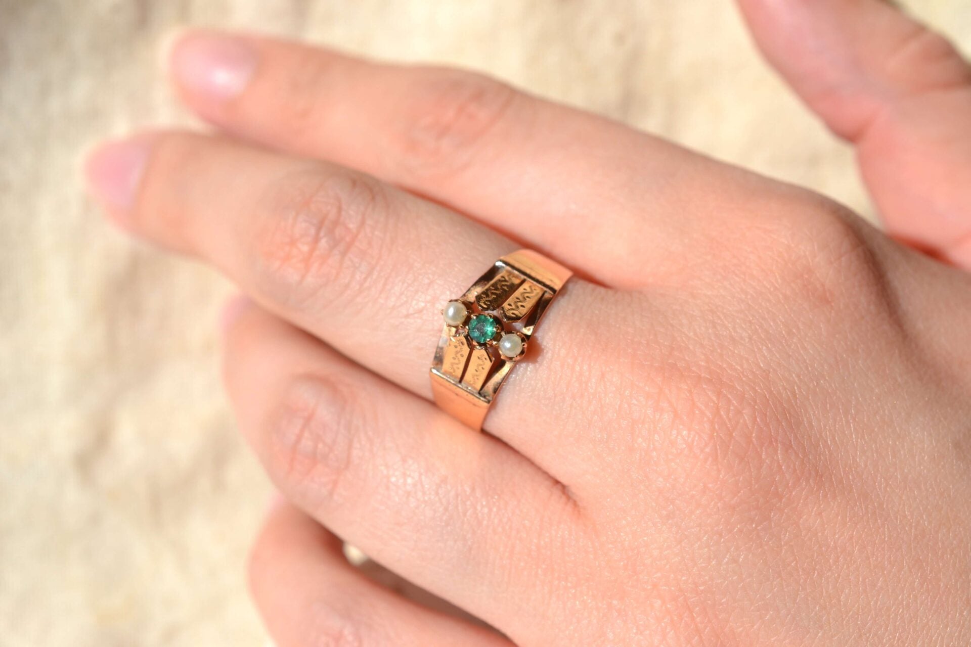 Bague Doublet Grenat-verre et Perles