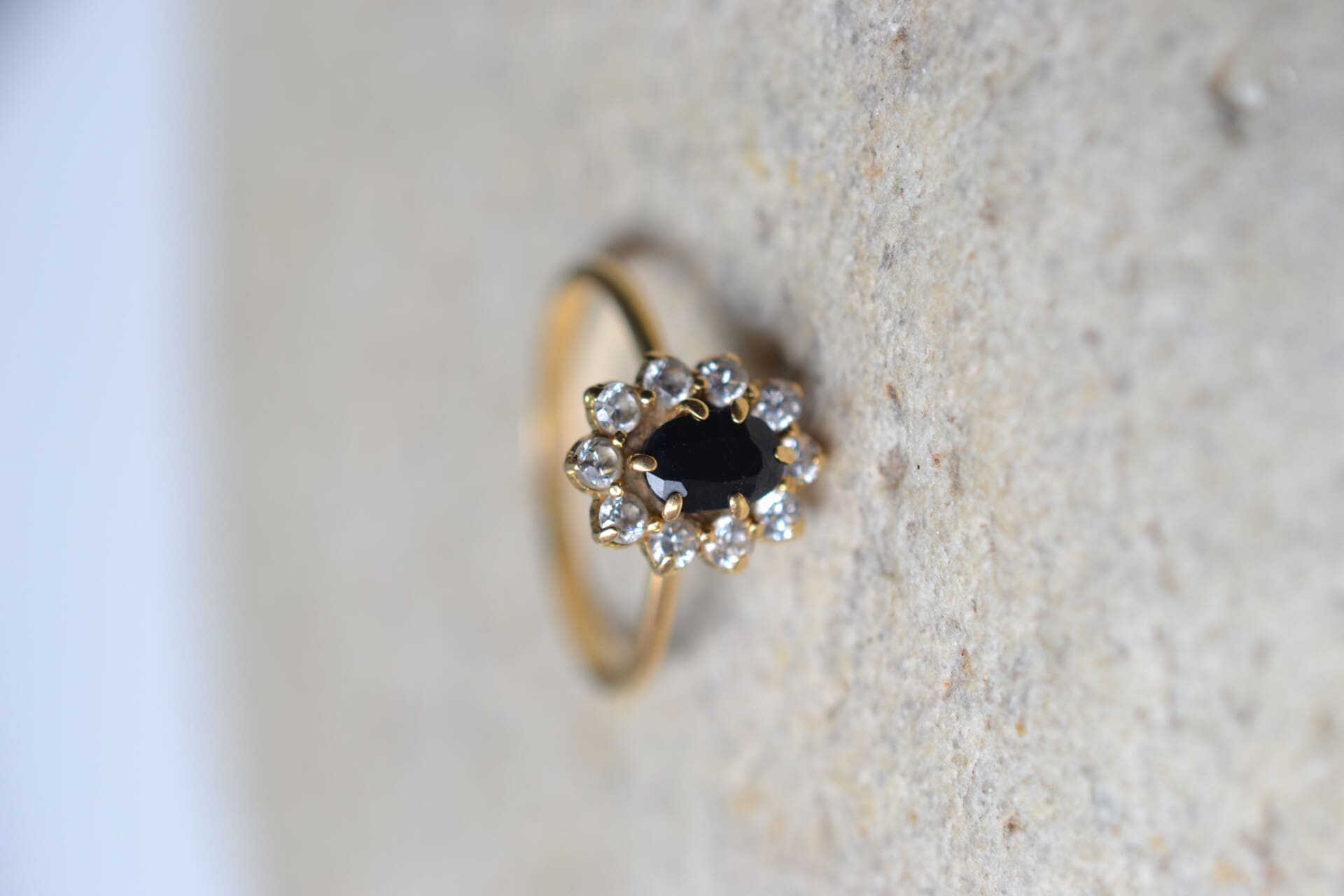 Bague Marguerite Saphir et Oxydes