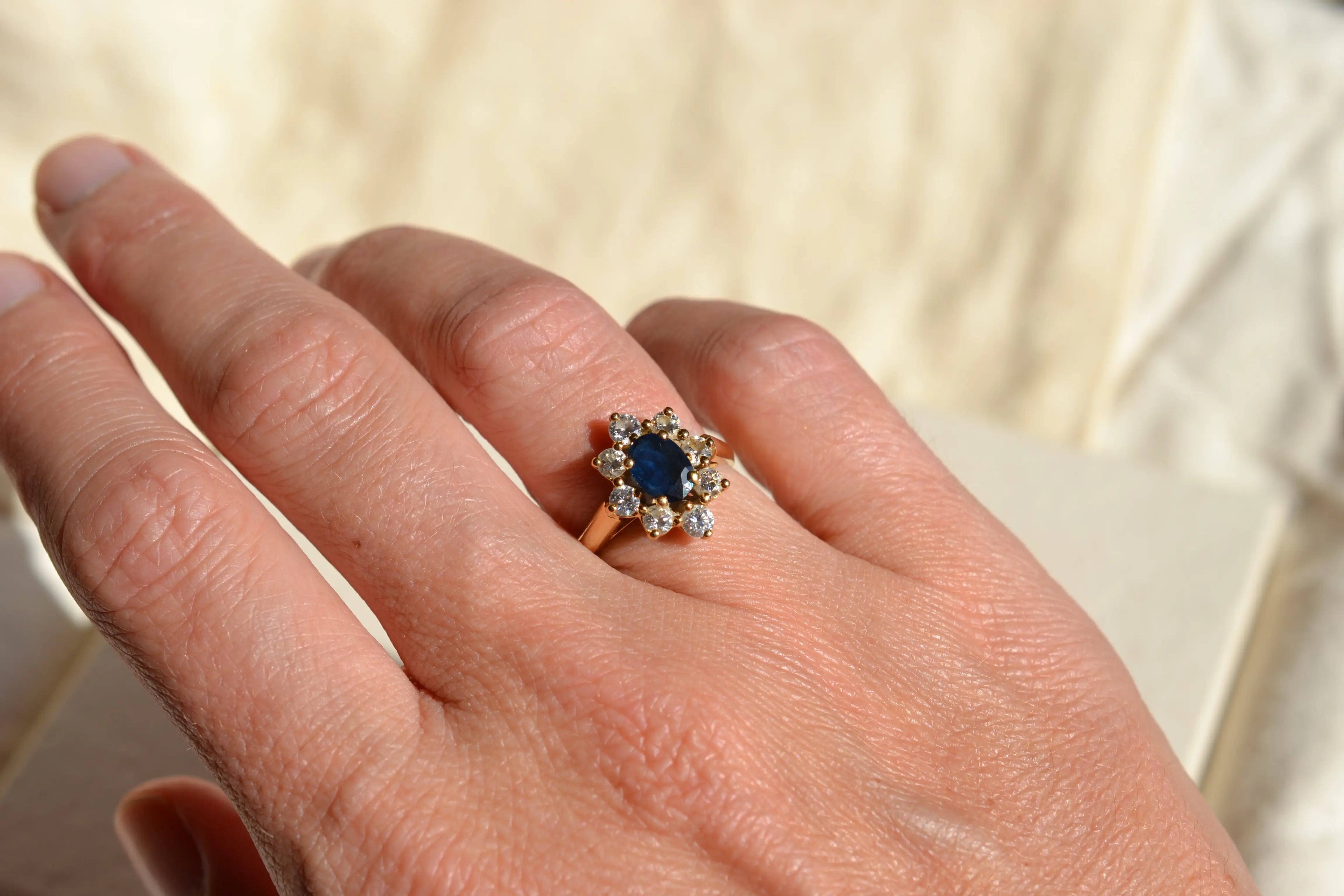 Bague Marguerite Saphir oval et Diamants