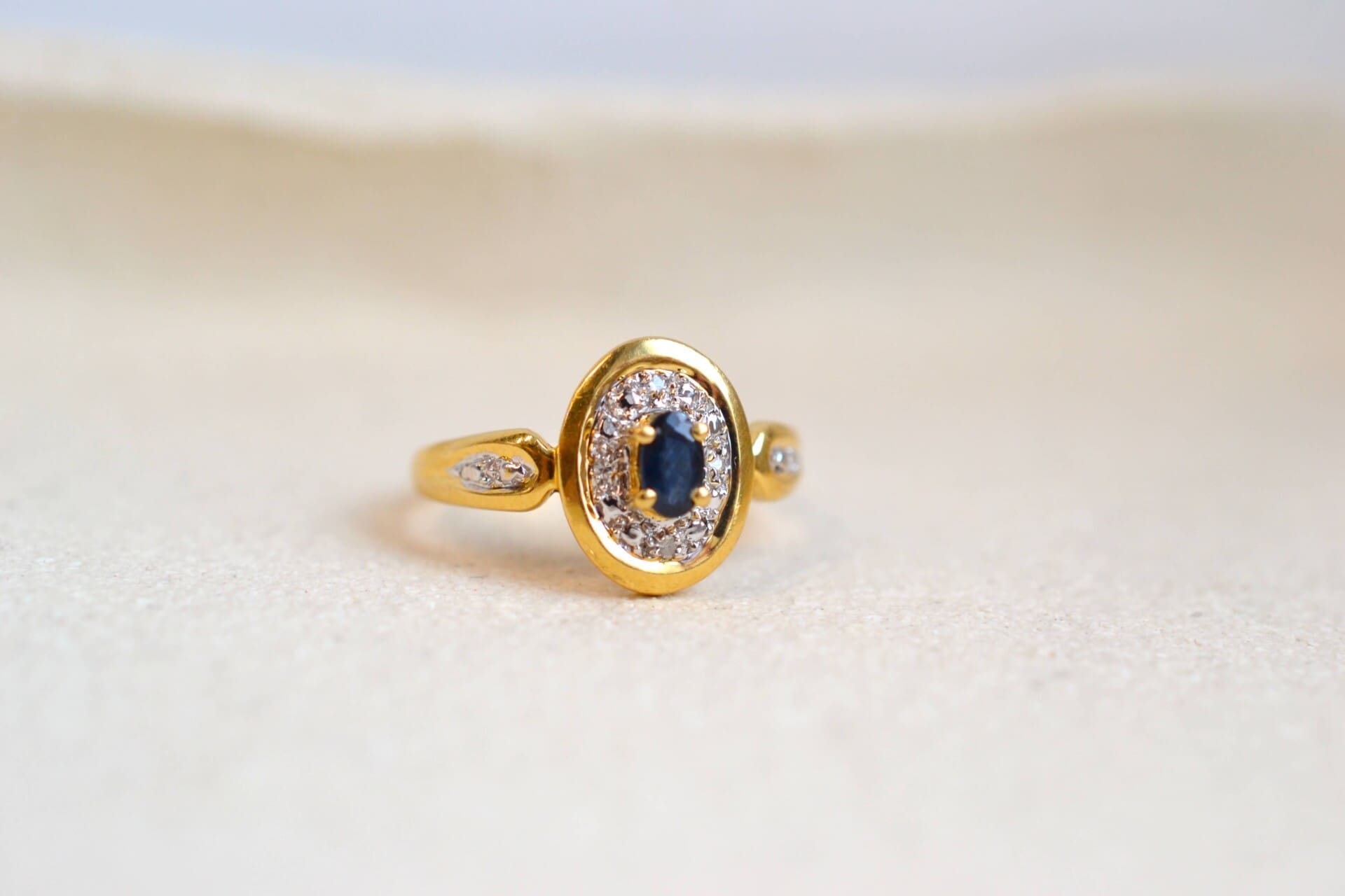 Bague Marguerite ovale Saphir et Diamants