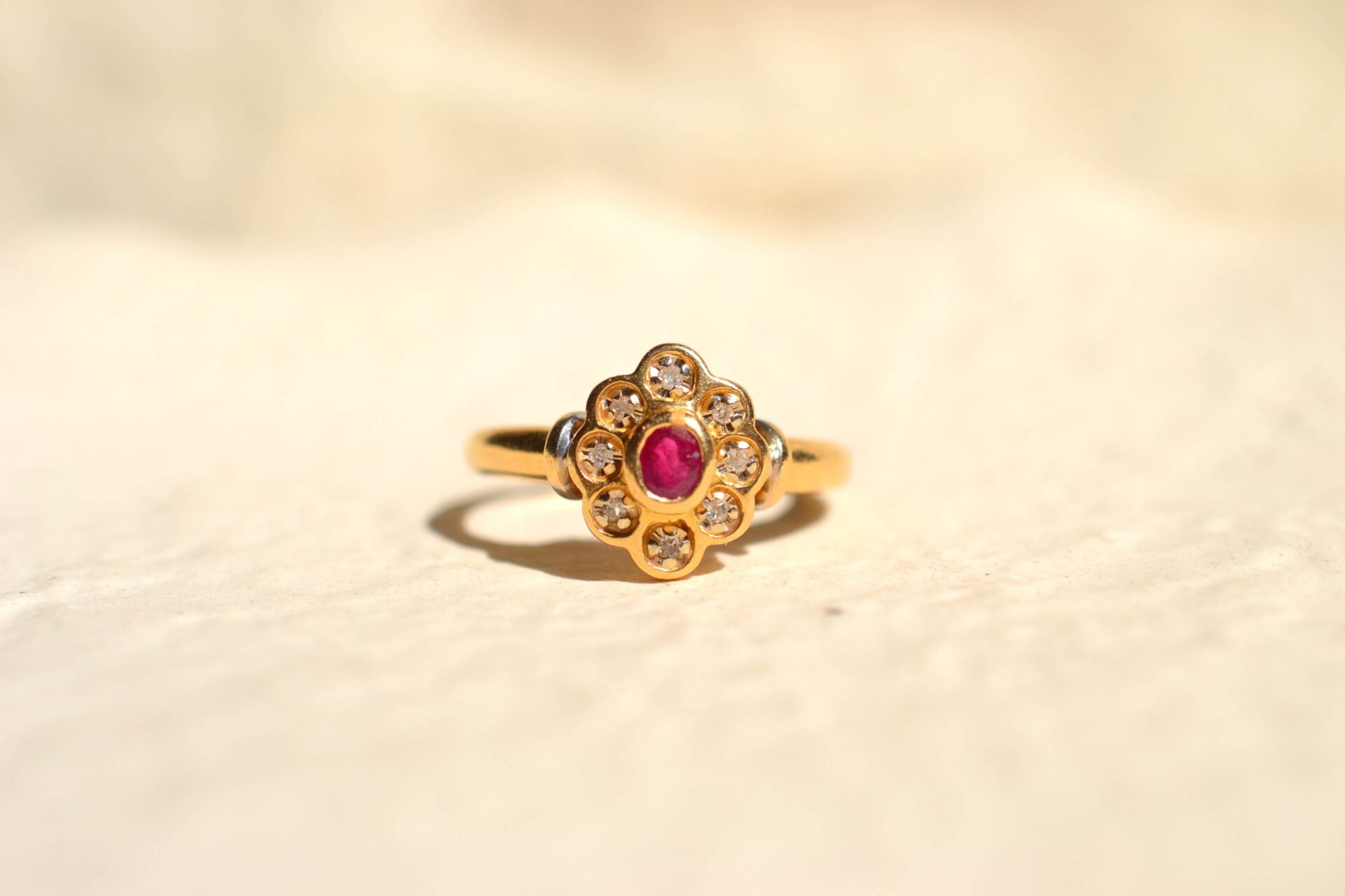 Bague fleur Rubis et Moissanites