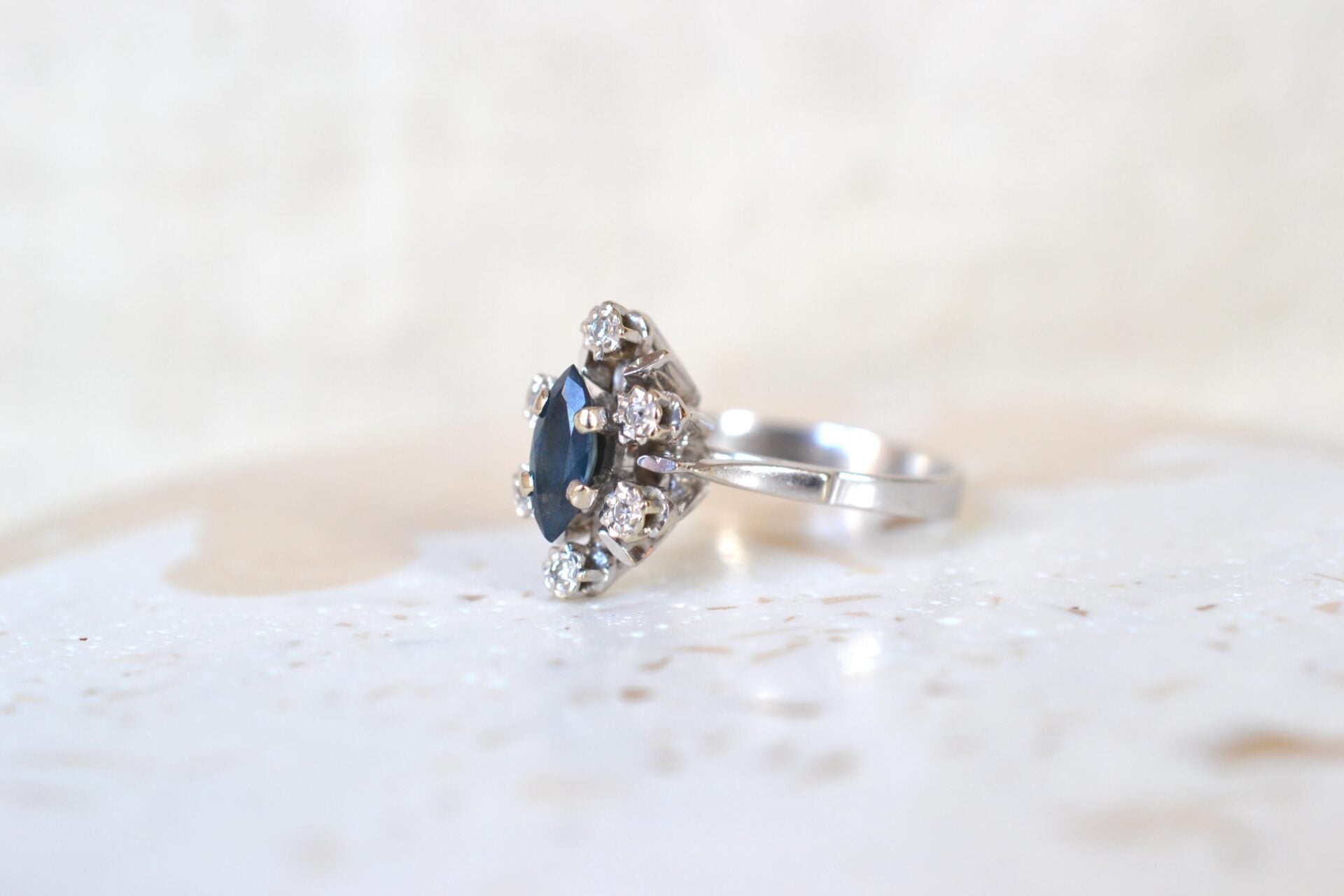 Bague Marguerite Saphir et Moissanites