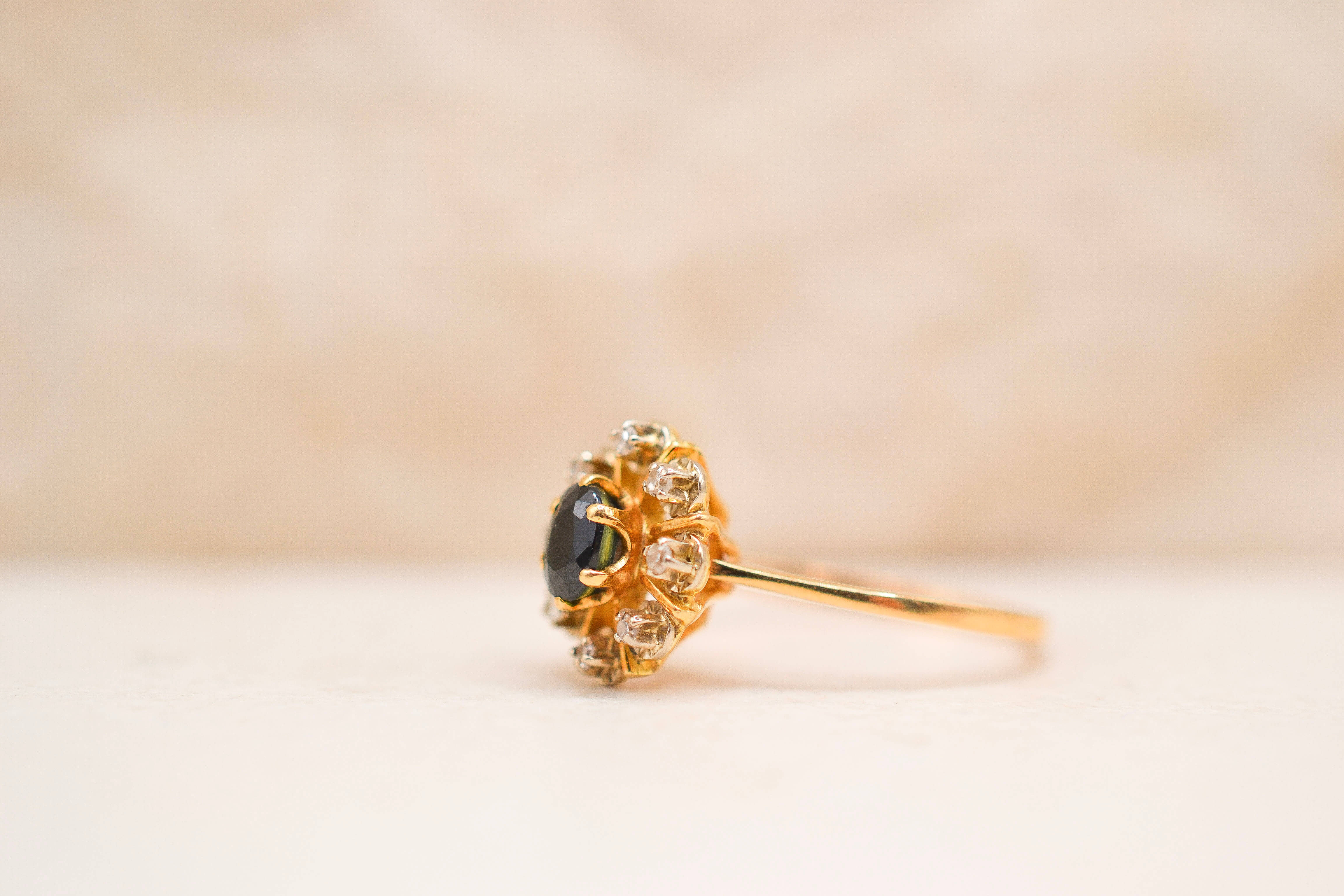 Bague Marguerite ajourée Saphir Diamants