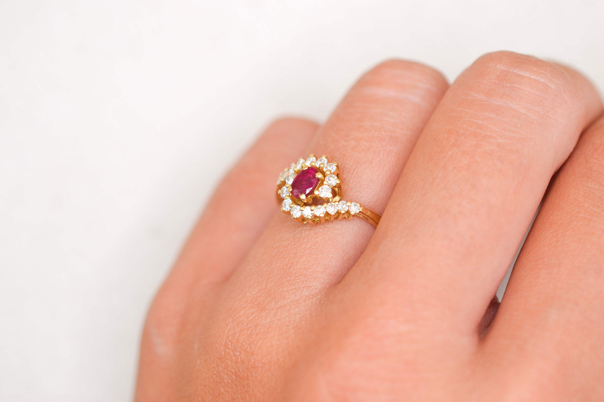 Bague marguerite tourbillon Rubis & Diamants