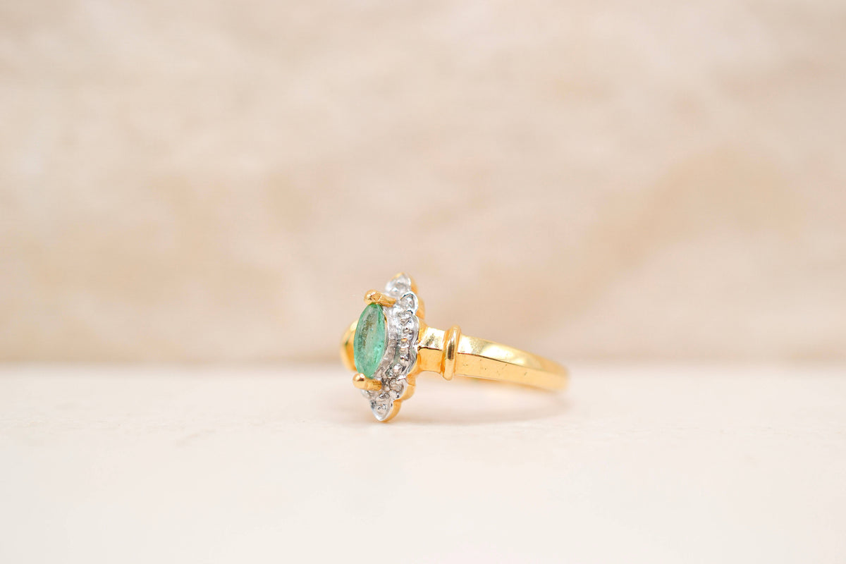 Bague navette Emeraude épaulée Diamants