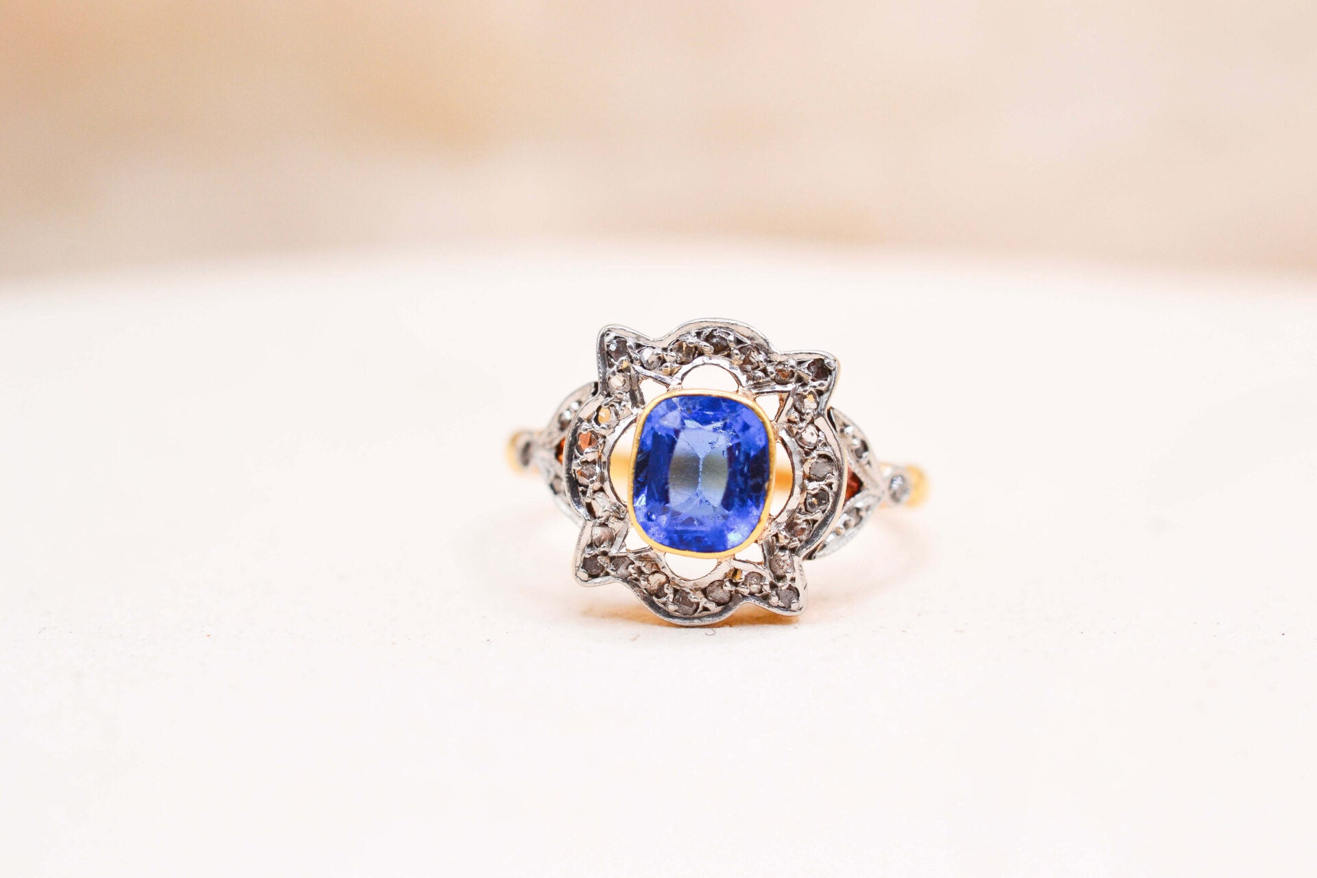 Bague Doublet Grenat & Diamants Polylobée