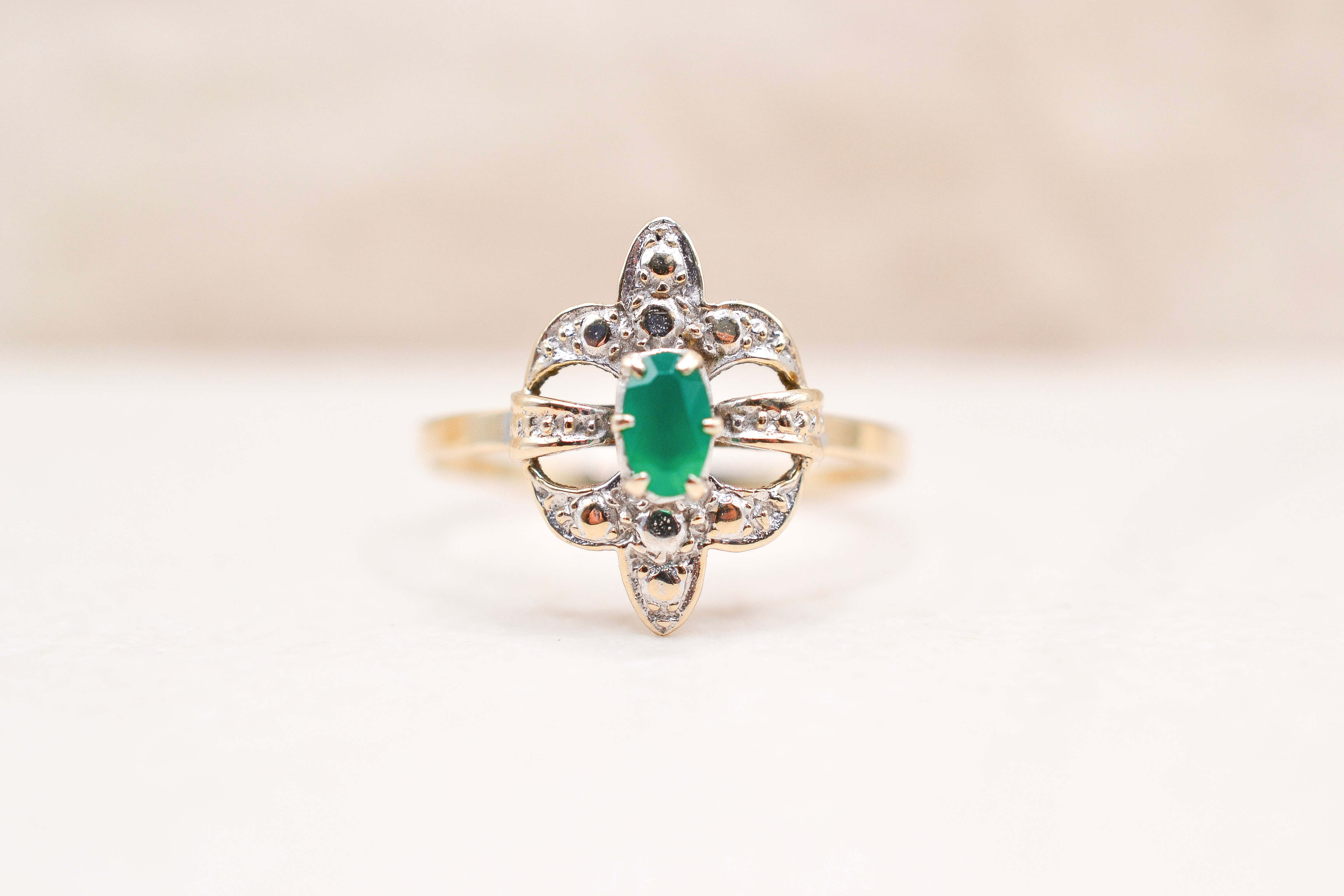 Bague fleur de lys Calcédoine