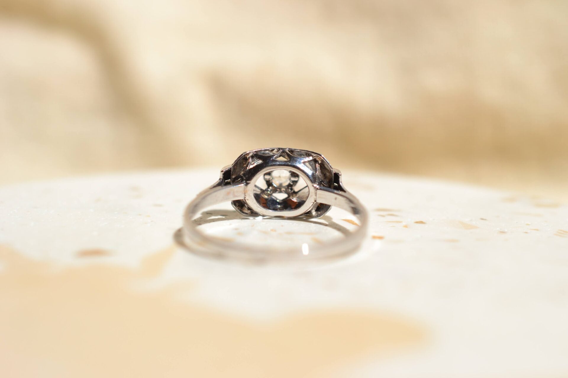 Bague Art Déco Oxyde monture ajourée losange