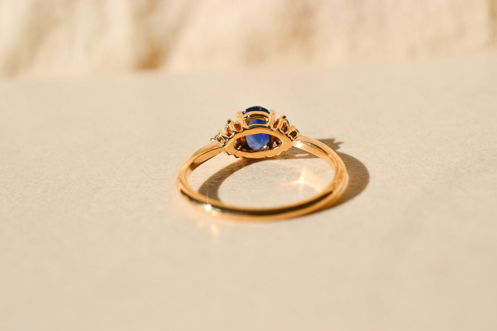 Bague Saphir et trios de Diamants