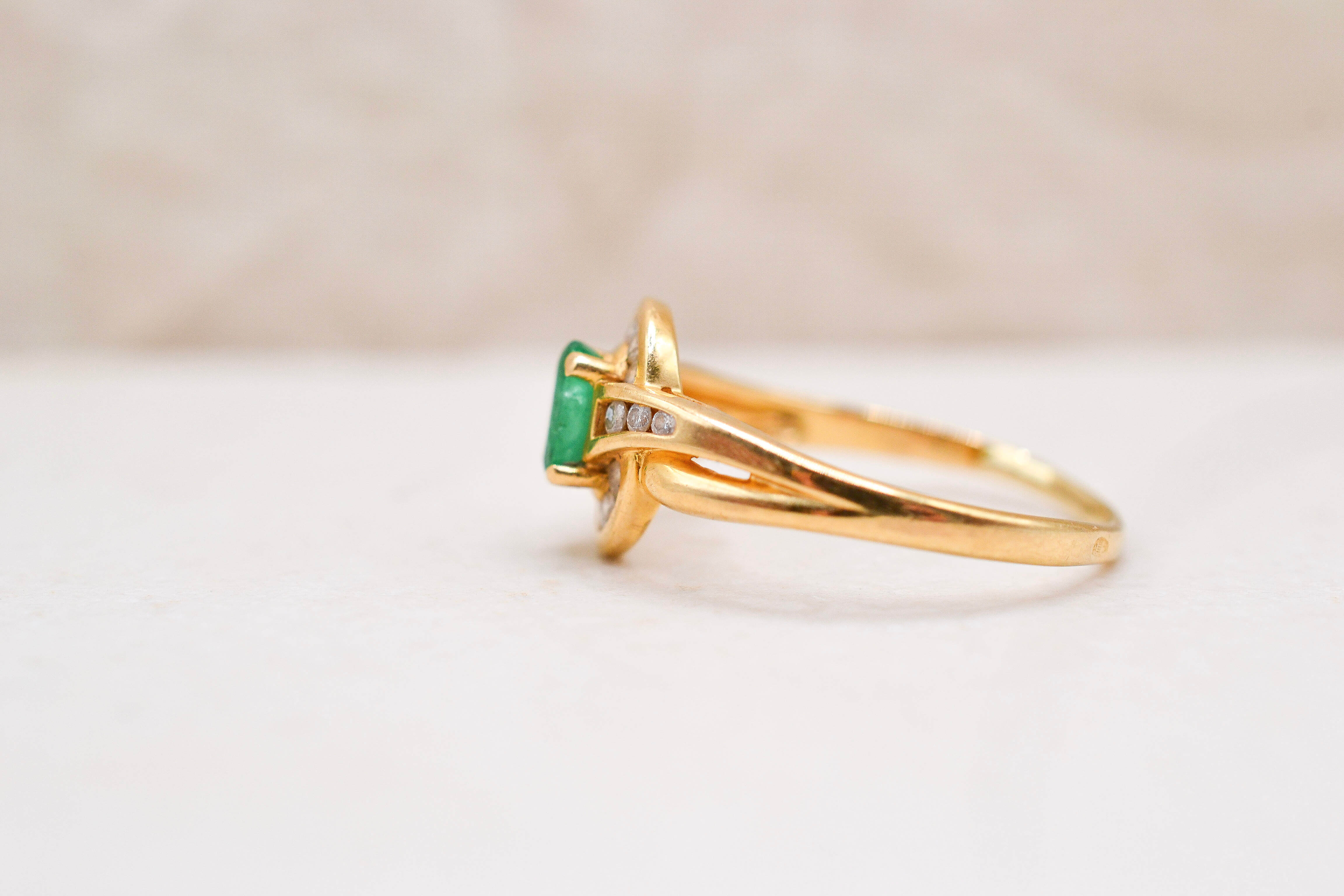 Bague ovale Emeraude et Diamants