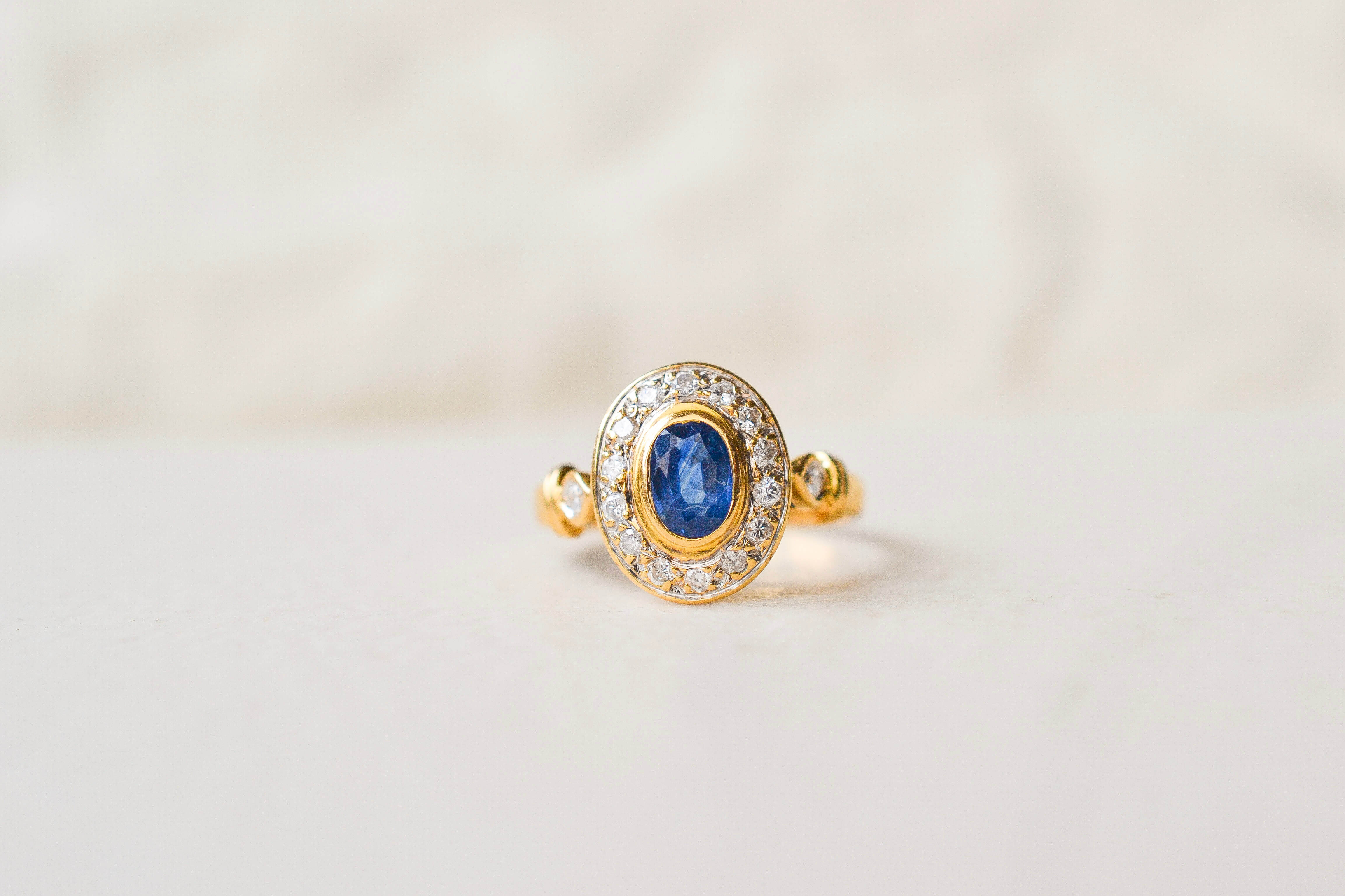Bague Marguerite ovale Saphir et Diamants
