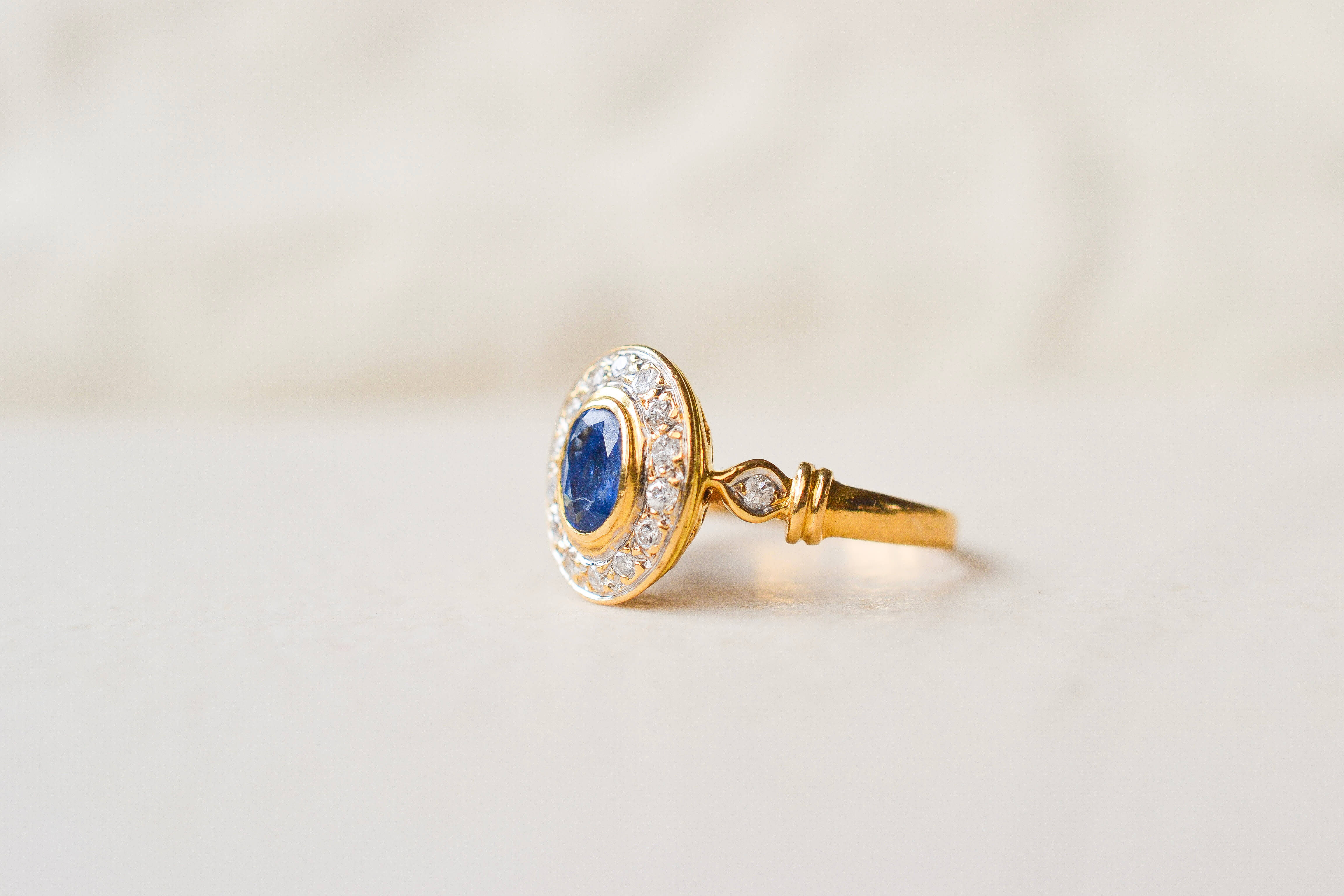 Bague Marguerite ovale Saphir et Diamants