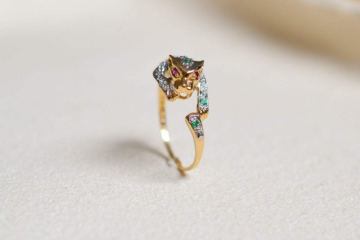 bague-panthere-en-or-jaune-et-or-blanc-18-carats-sertie-de-rubis-emeraudes-et-diamants-bague-femme