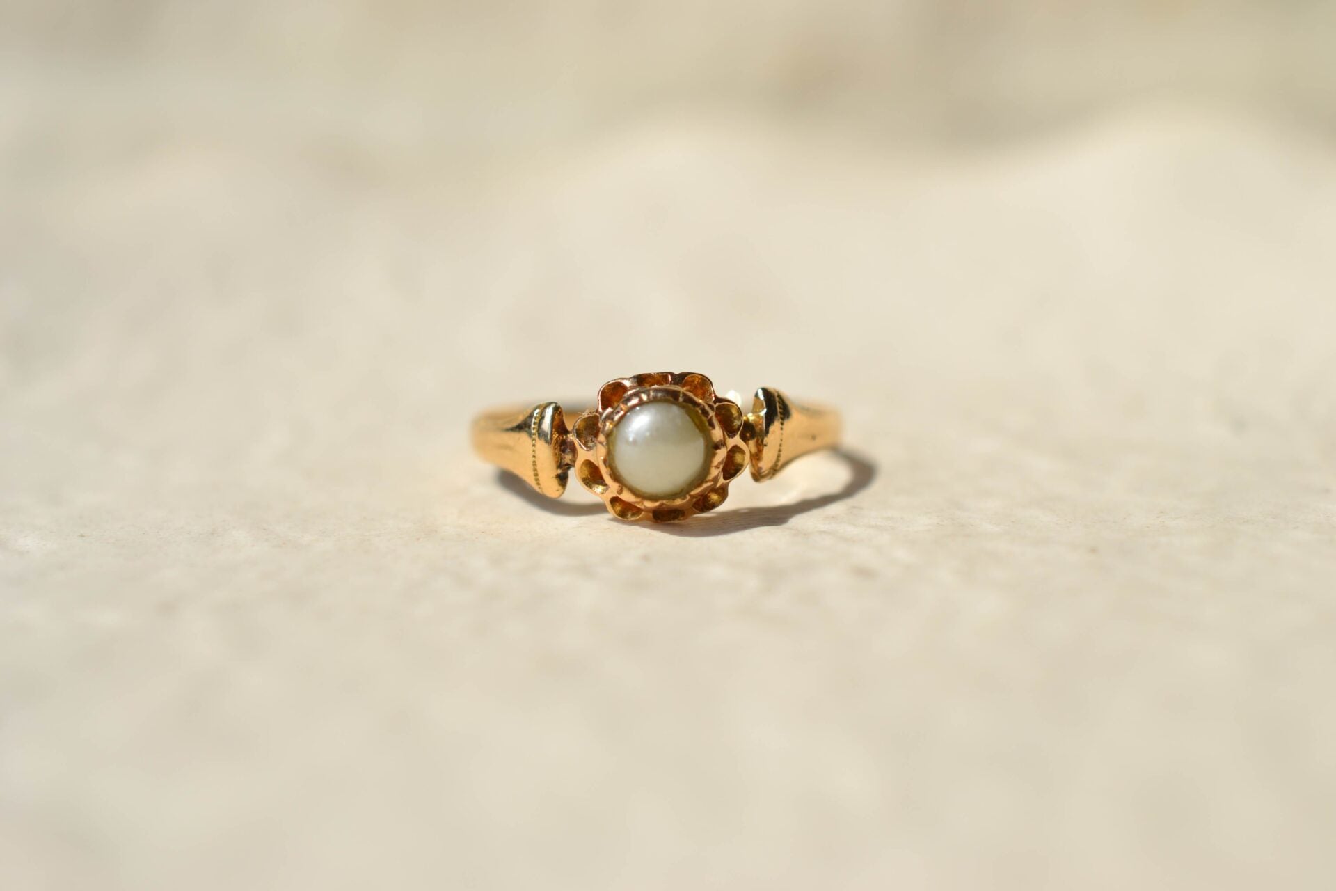 Bague fleur ajourée Perle