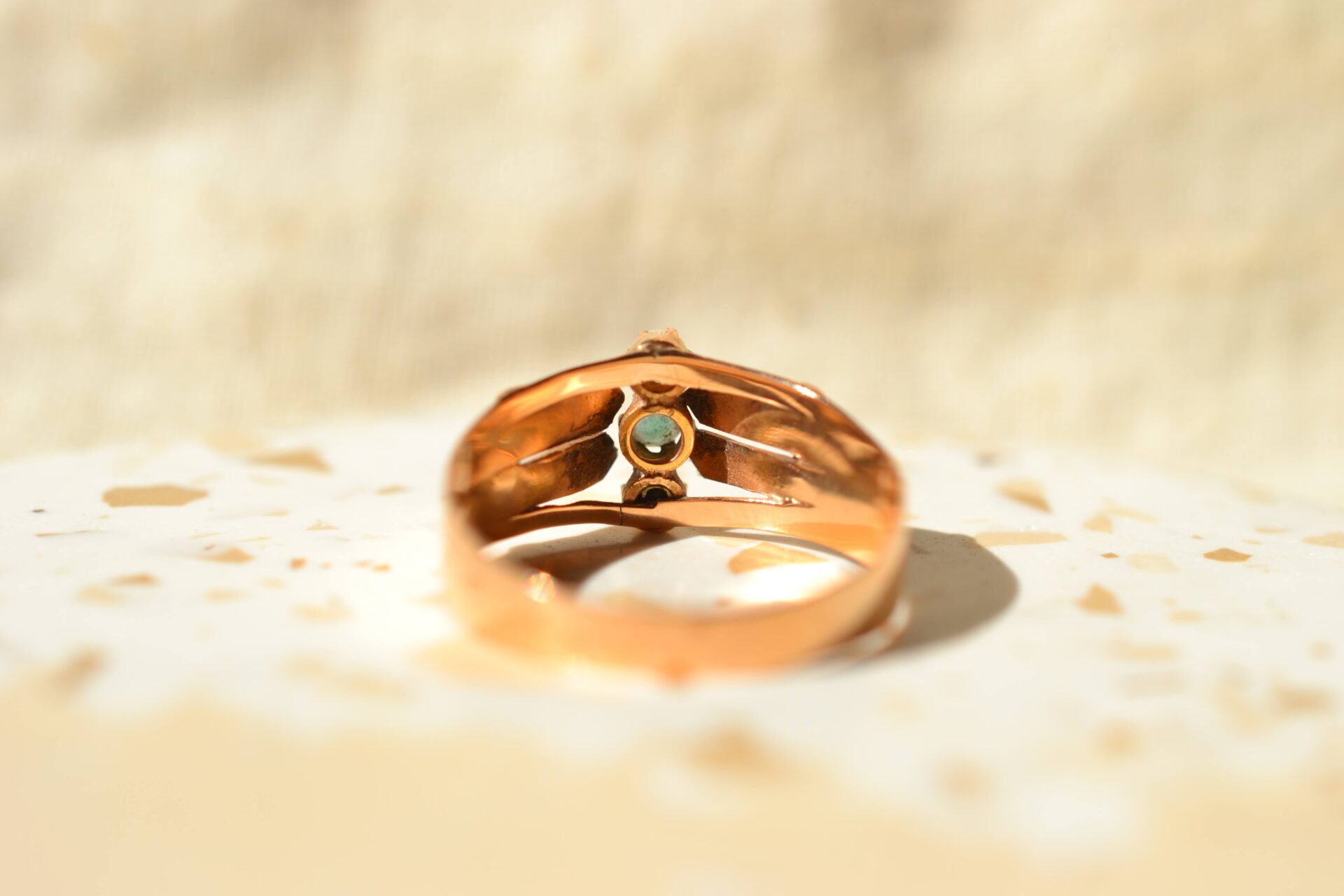 Bague Doublet Grenat-verre et Perles