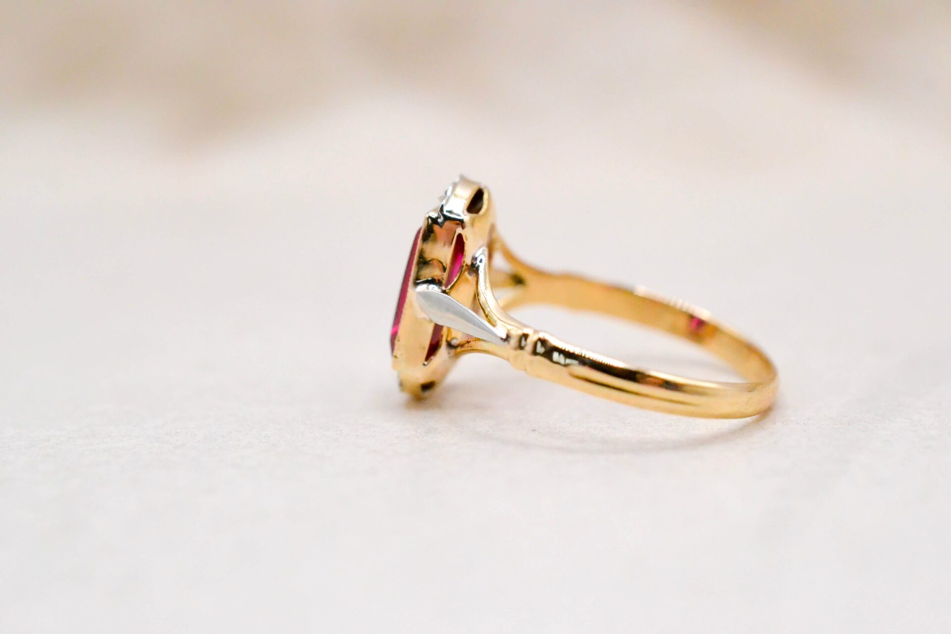 Bague Art Déco Pierre rouge