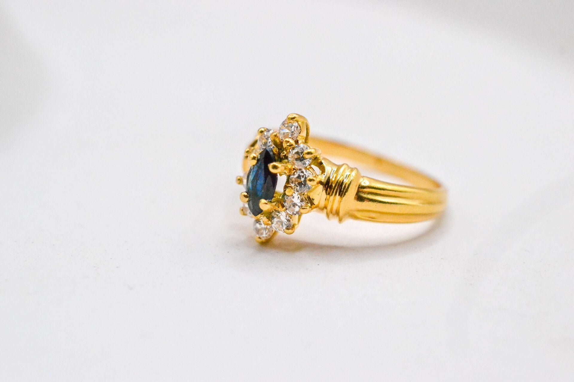 Bague Pompadour Saphir et Oxydes