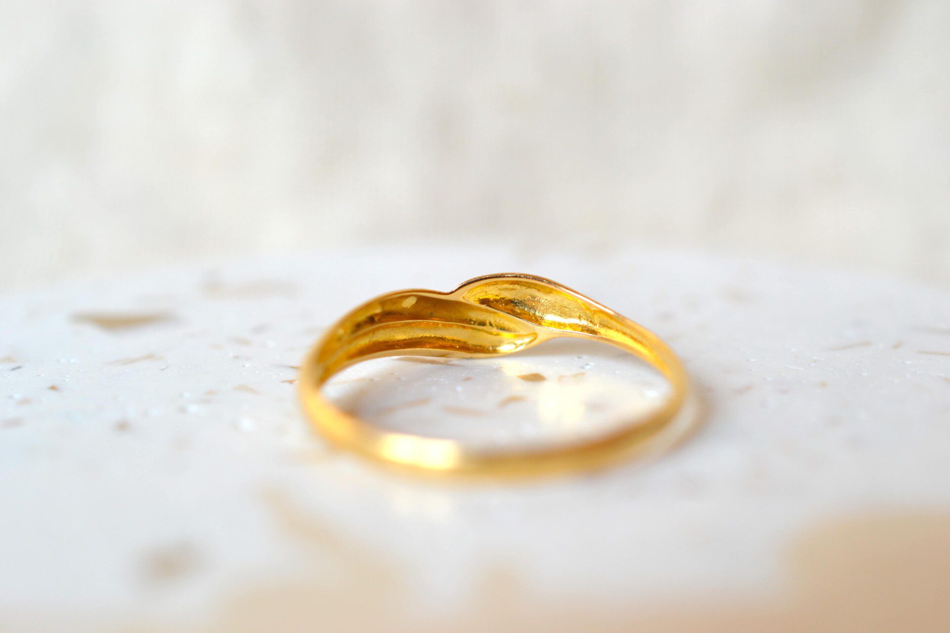 Bague torsadée rainure