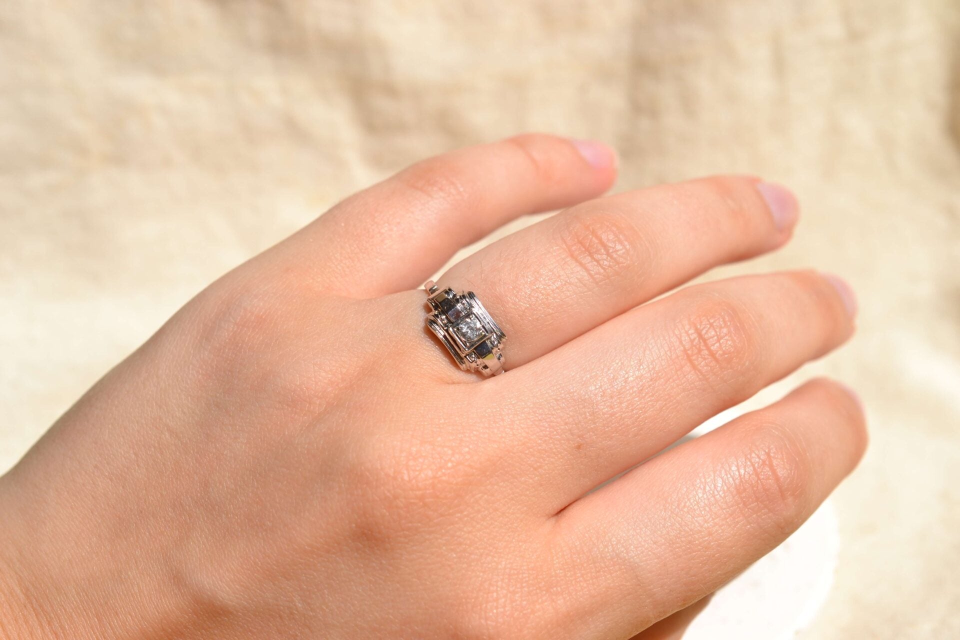 Bague Art Déco rétro moderniste oxyde monture carrée