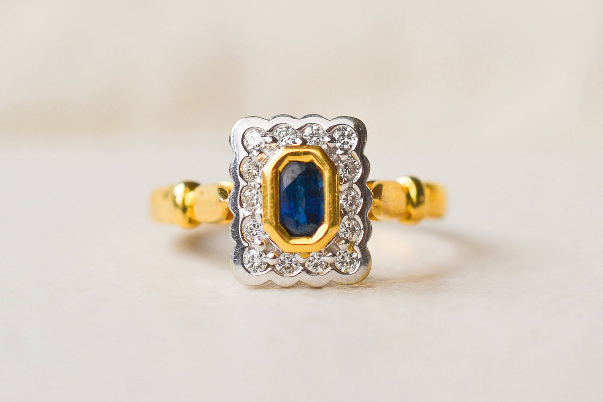 Marguerite rectangulaire festonnée Saphir et Diamants