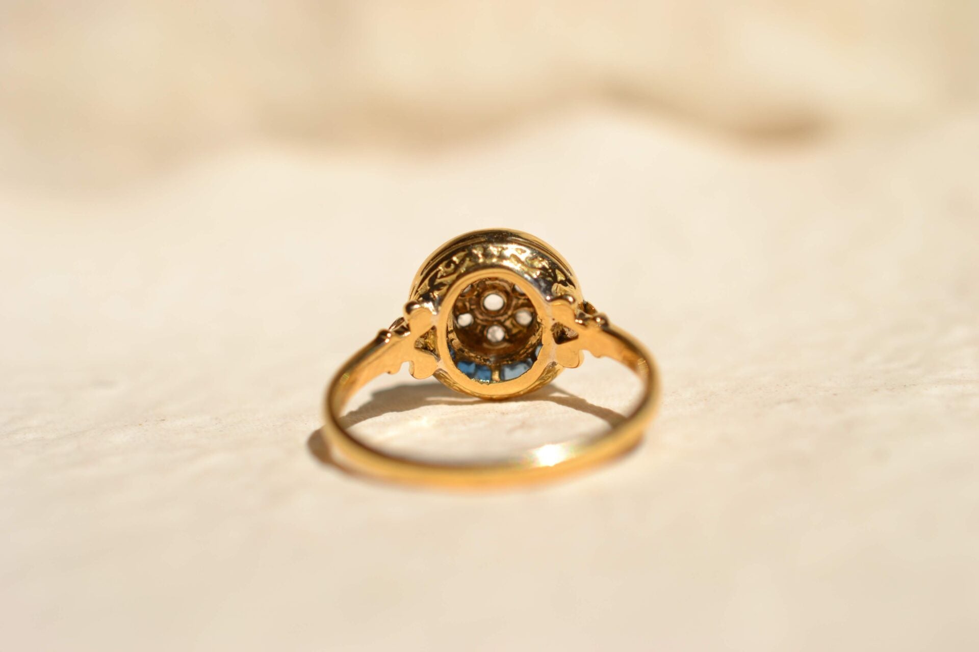Bague ronde Art Déco Saphirs de synthèse Diamants