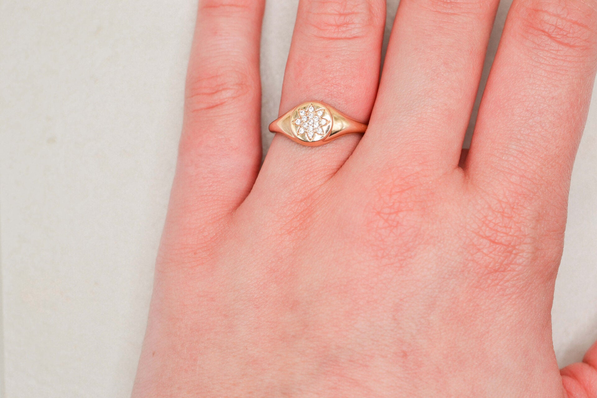 Bague ronde étoilée