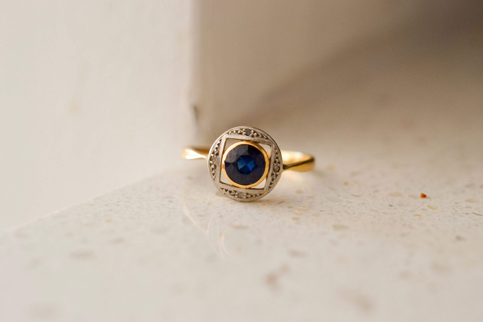 Bague Ovale Saphir Diamants
