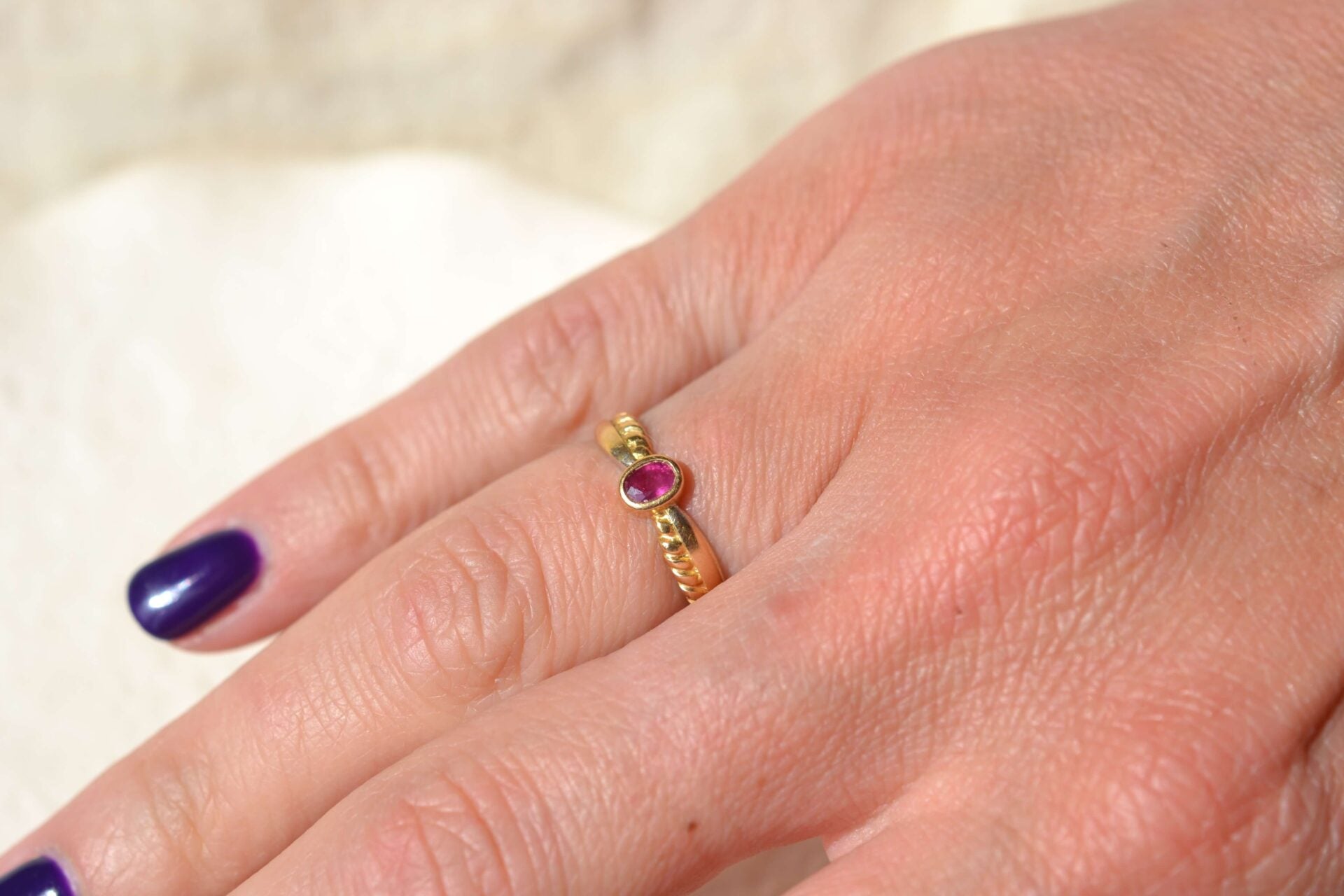 Bague torsadée Rubis